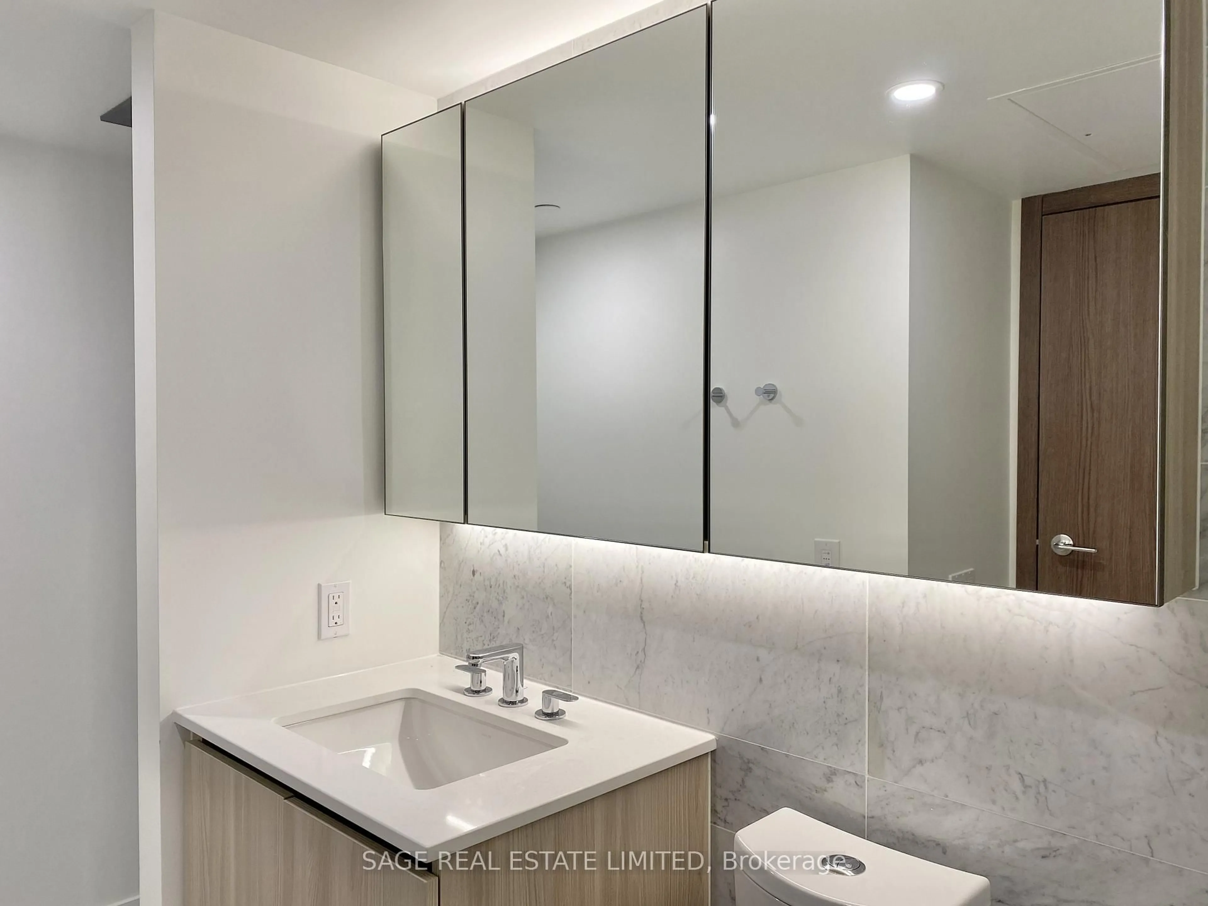 Standard bathroom, unknown for 17 Bathurst St #801, Toronto Ontario M5V 0N1