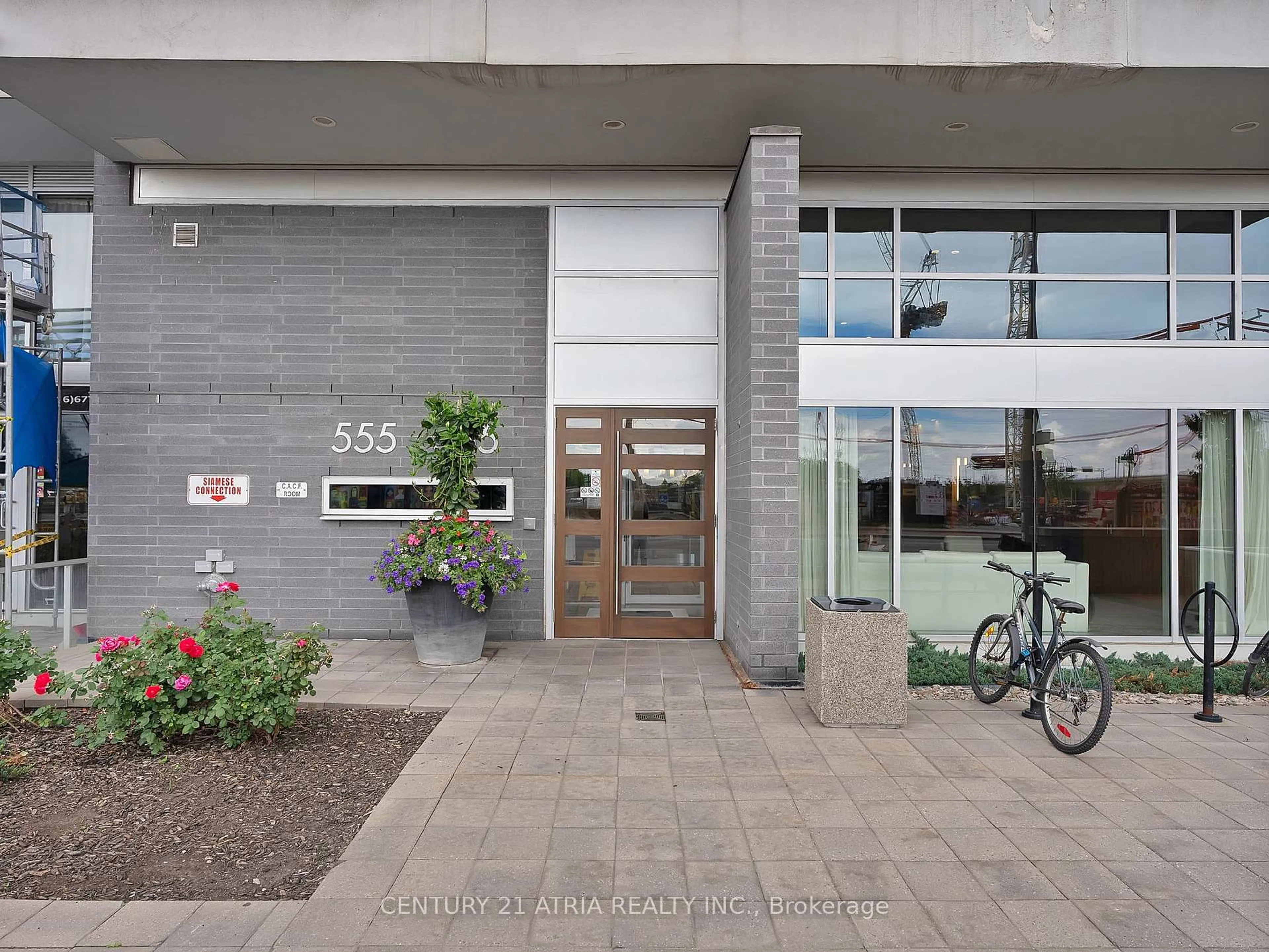 Indoor foyer for 565 Wilson Ave #1109W, Toronto Ontario M3H 0C6