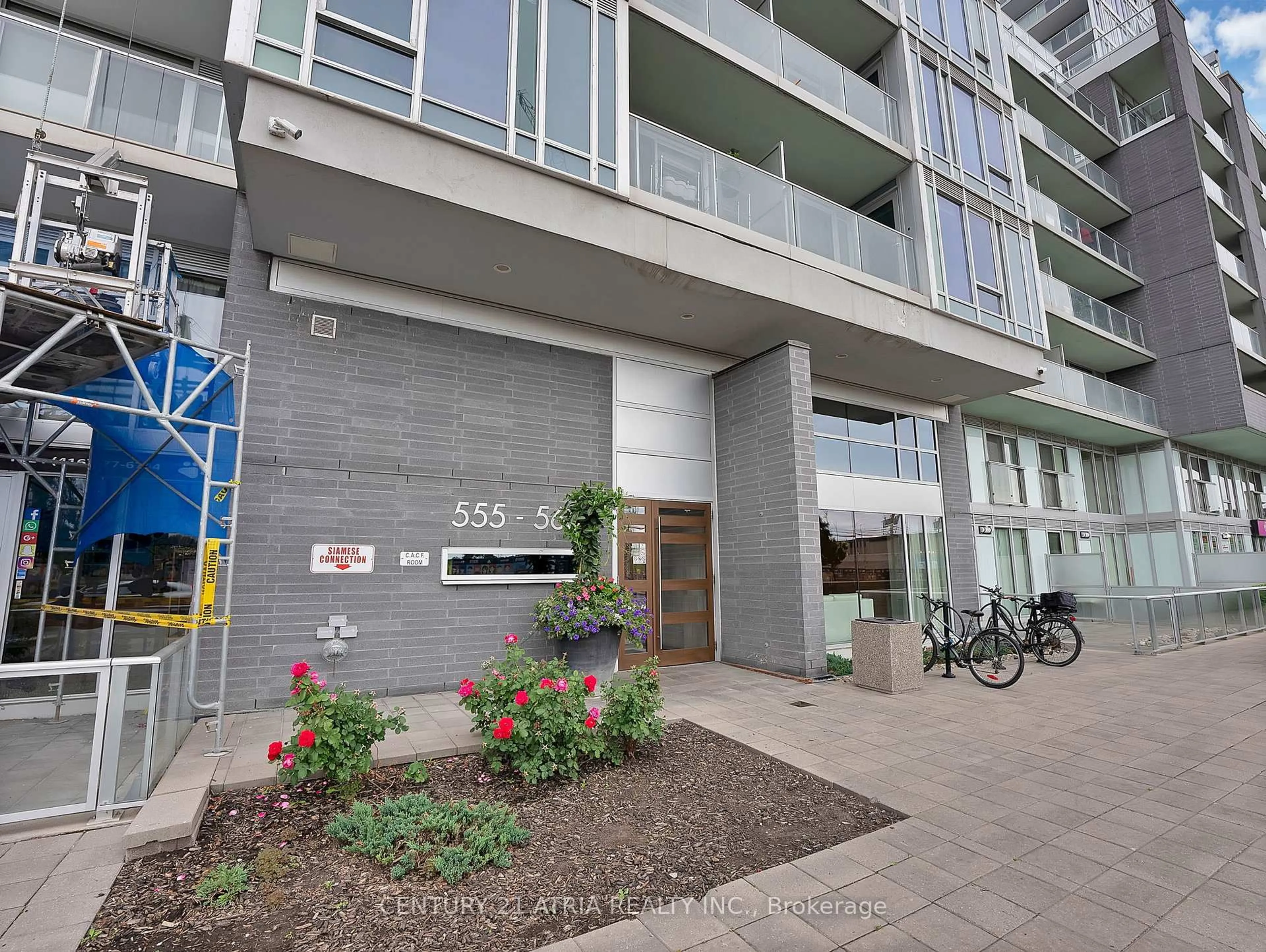 Indoor foyer for 565 Wilson Ave #1109W, Toronto Ontario M3H 0C6