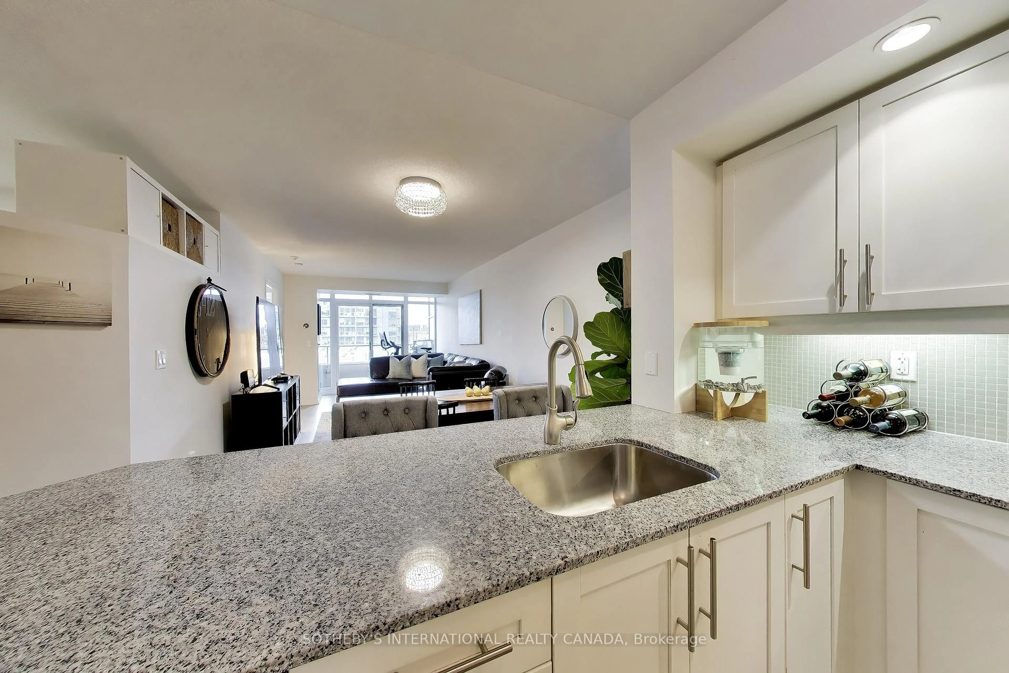 Open concept kitchen, ceramic/tile floor for 85 East Liberty St #720, Toronto Ontario M6K 3R4