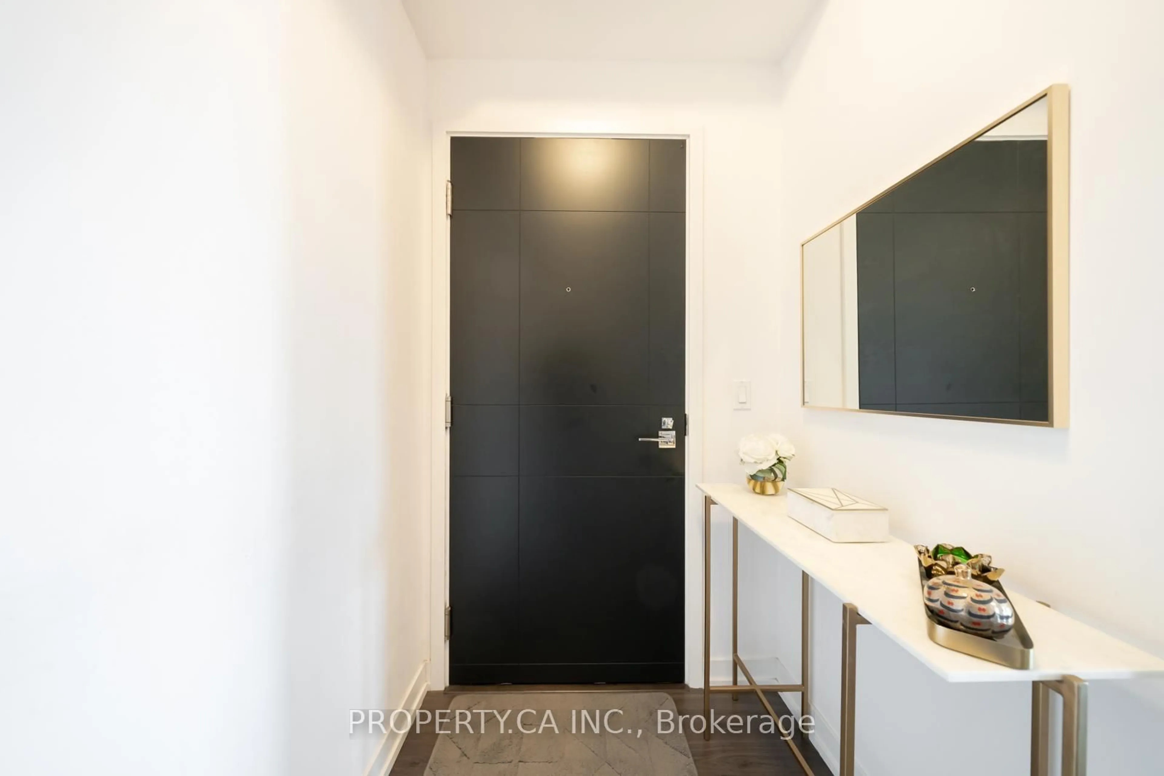 Indoor entryway for 98 Lillian St #1416, Toronto Ontario M4S 0A5