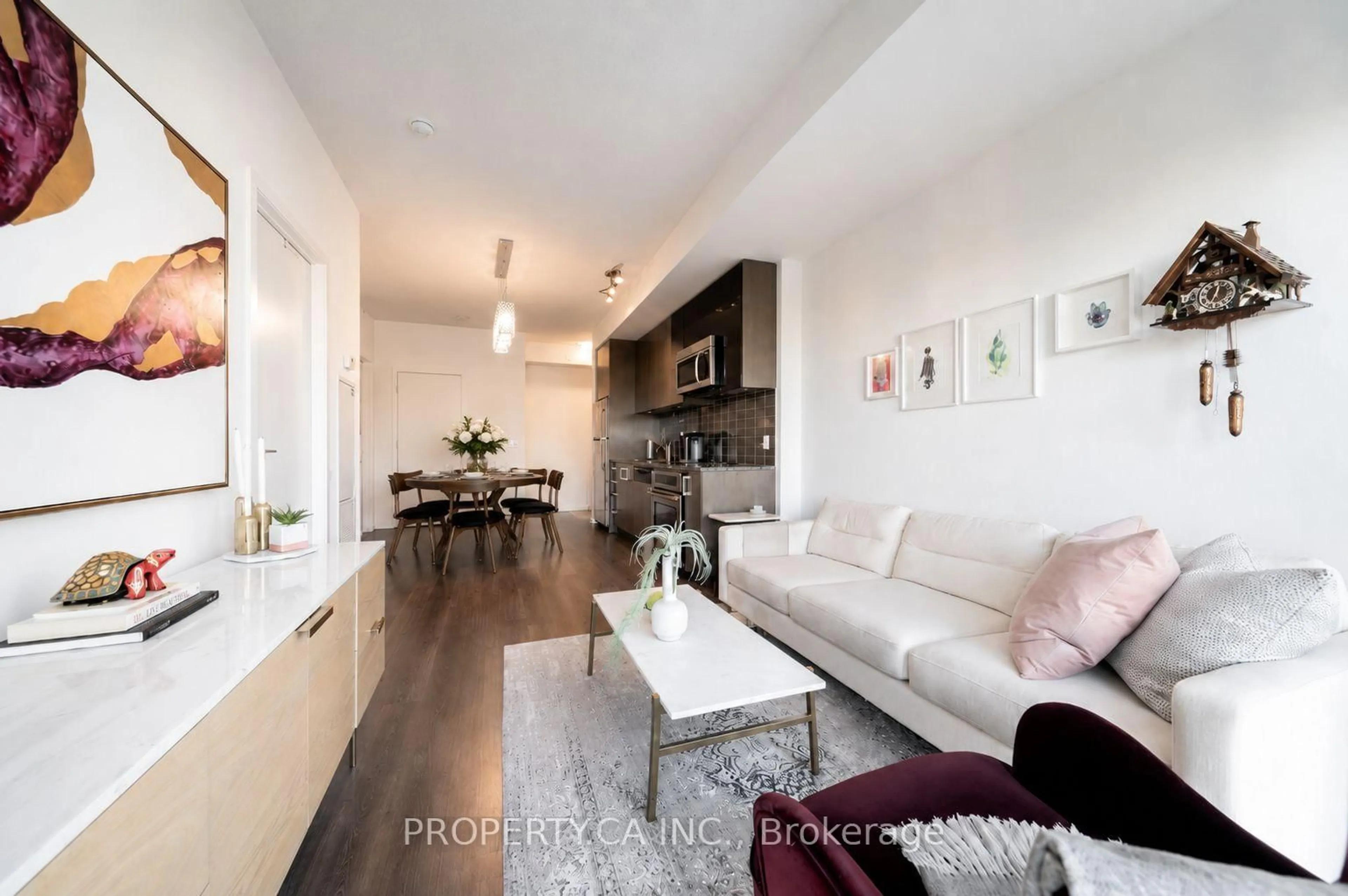 Living room with furniture, wood/laminate floor for 98 Lillian St #1416, Toronto Ontario M4S 0A5