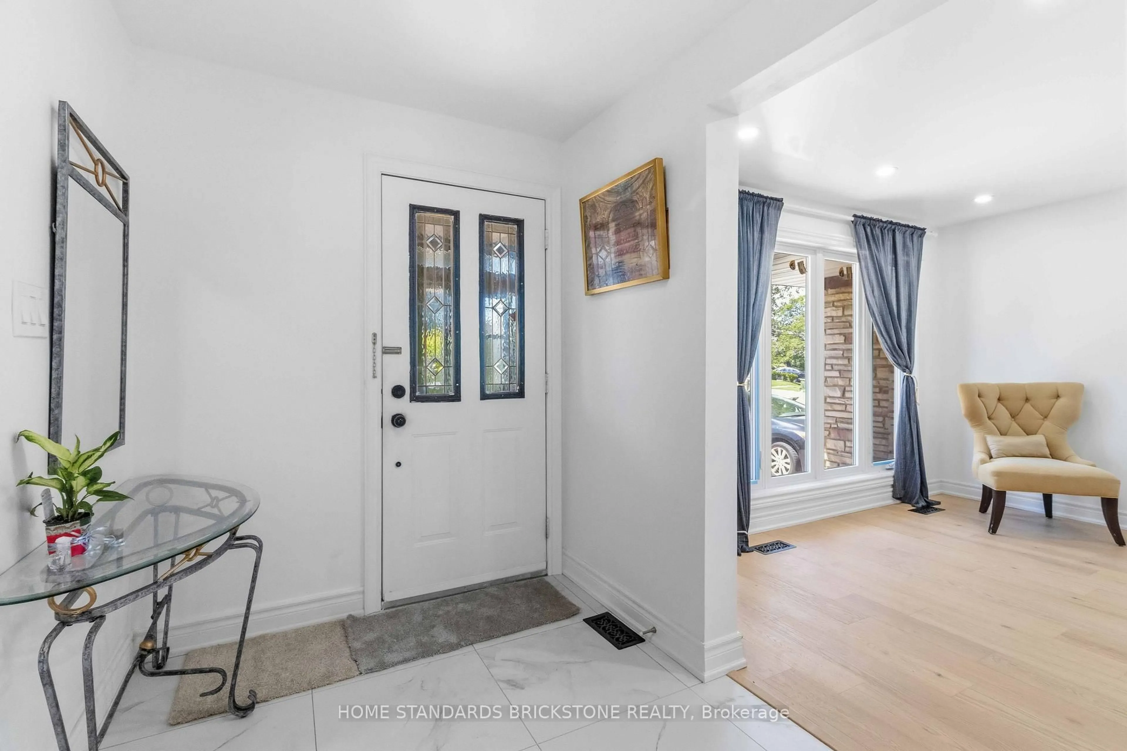 Indoor entryway for 220 Torresdale Ave, Toronto Ontario M2R 3E8