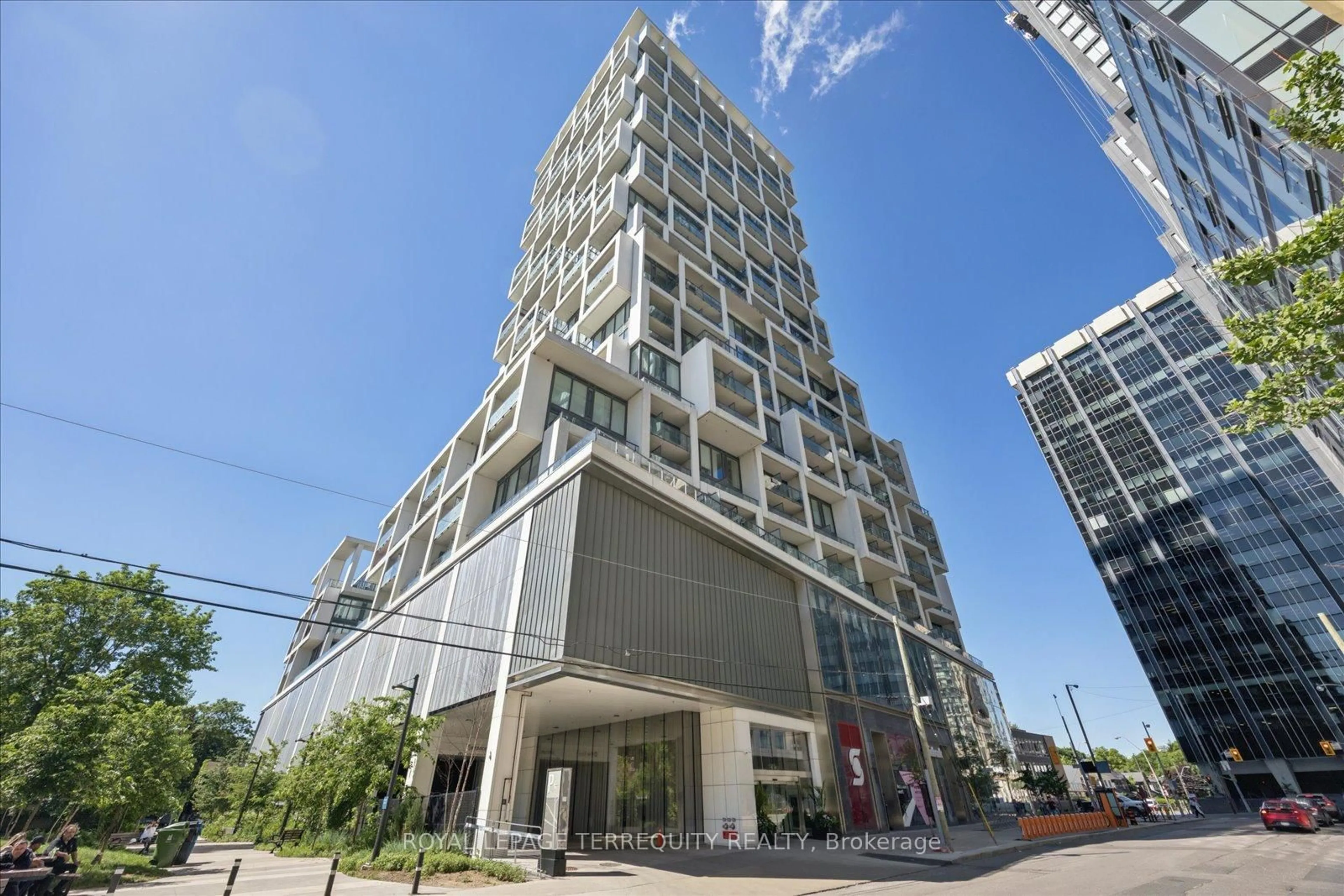 Indoor foyer for 5 Soudan Ave #703, Toronto Ontario M4S 0B1