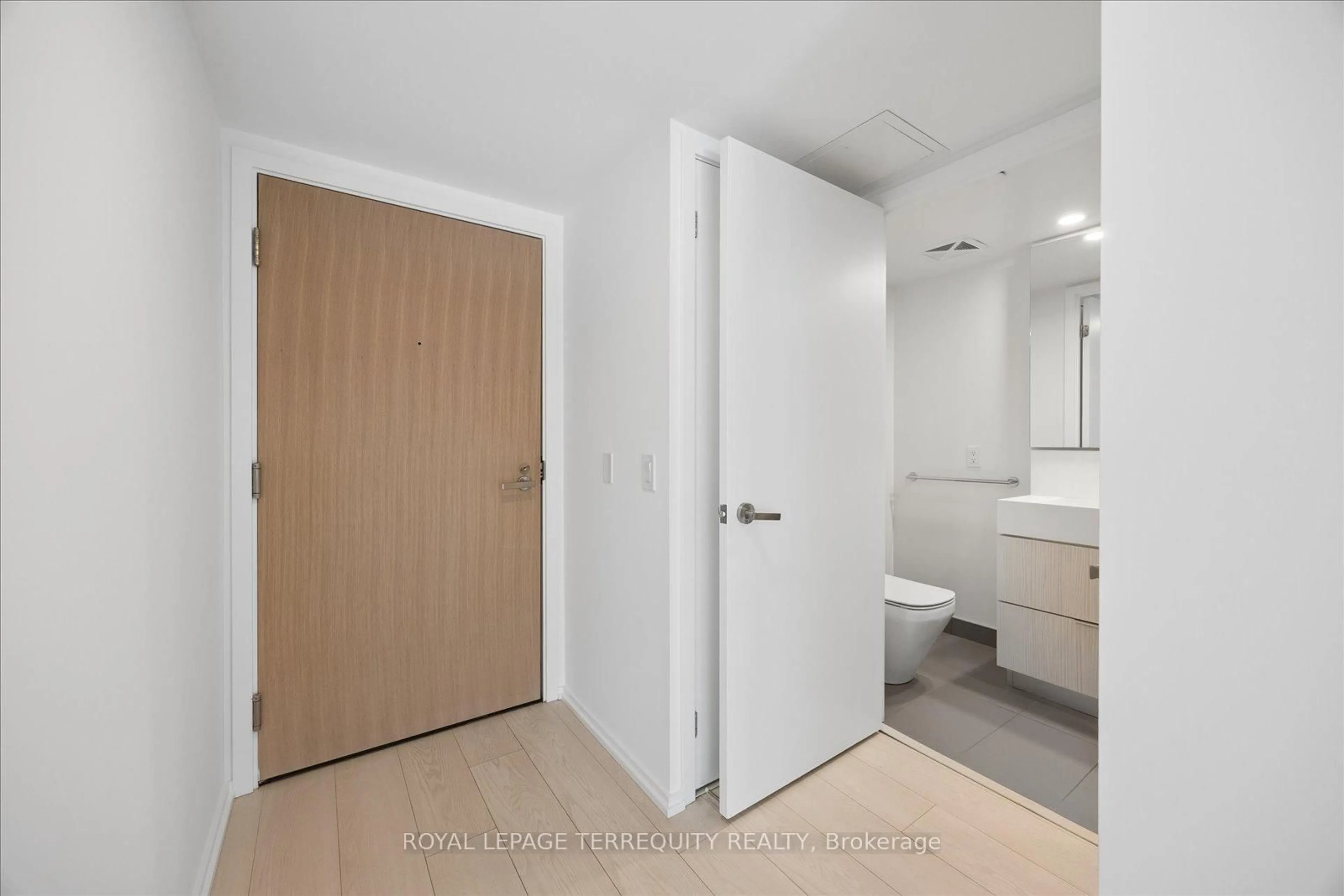 Unknown for 5 Soudan Ave #703, Toronto Ontario M4S 0B1