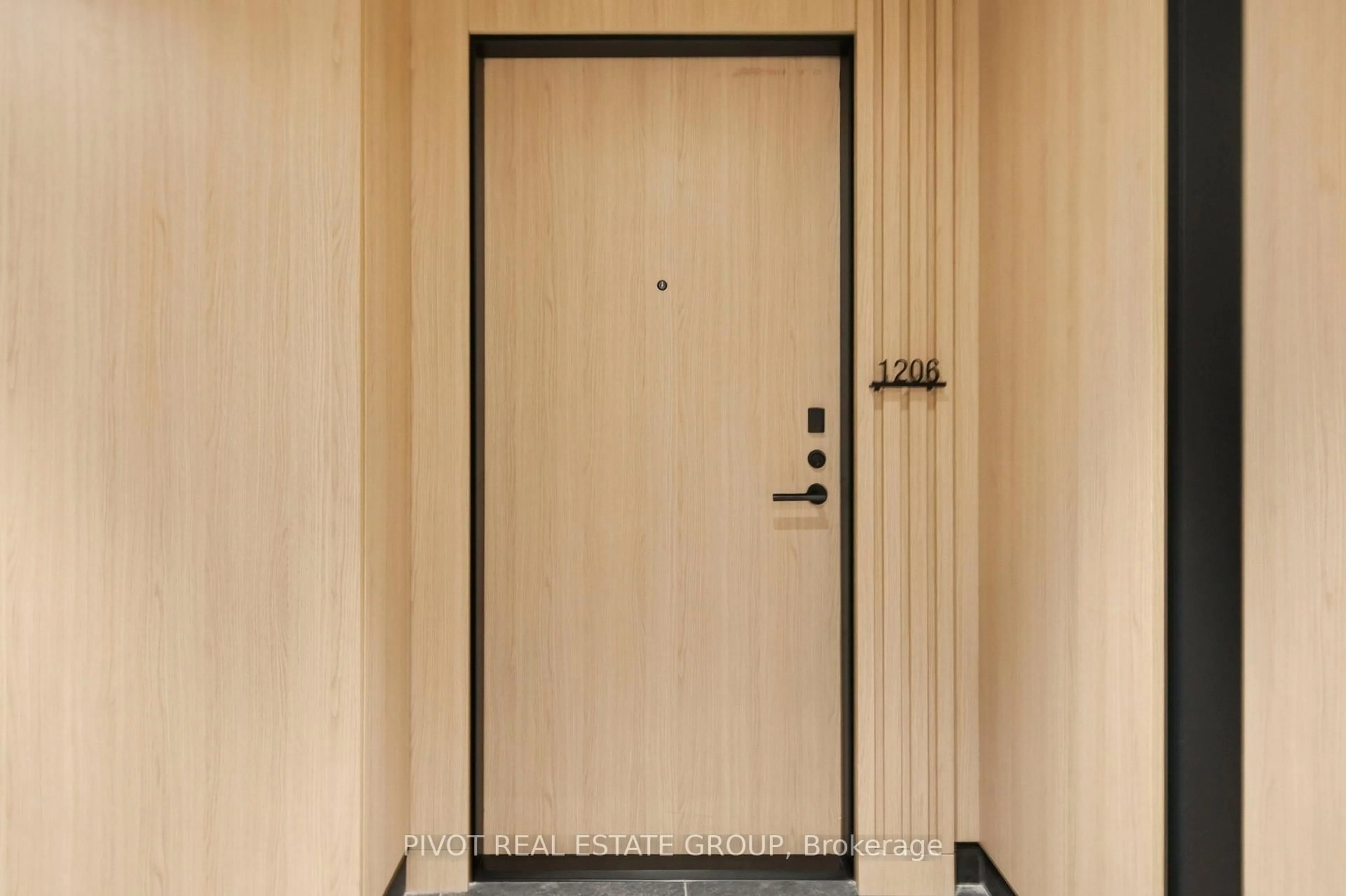 Indoor entryway for 35 Mercer St #1206, Toronto Ontario M5V 0T8