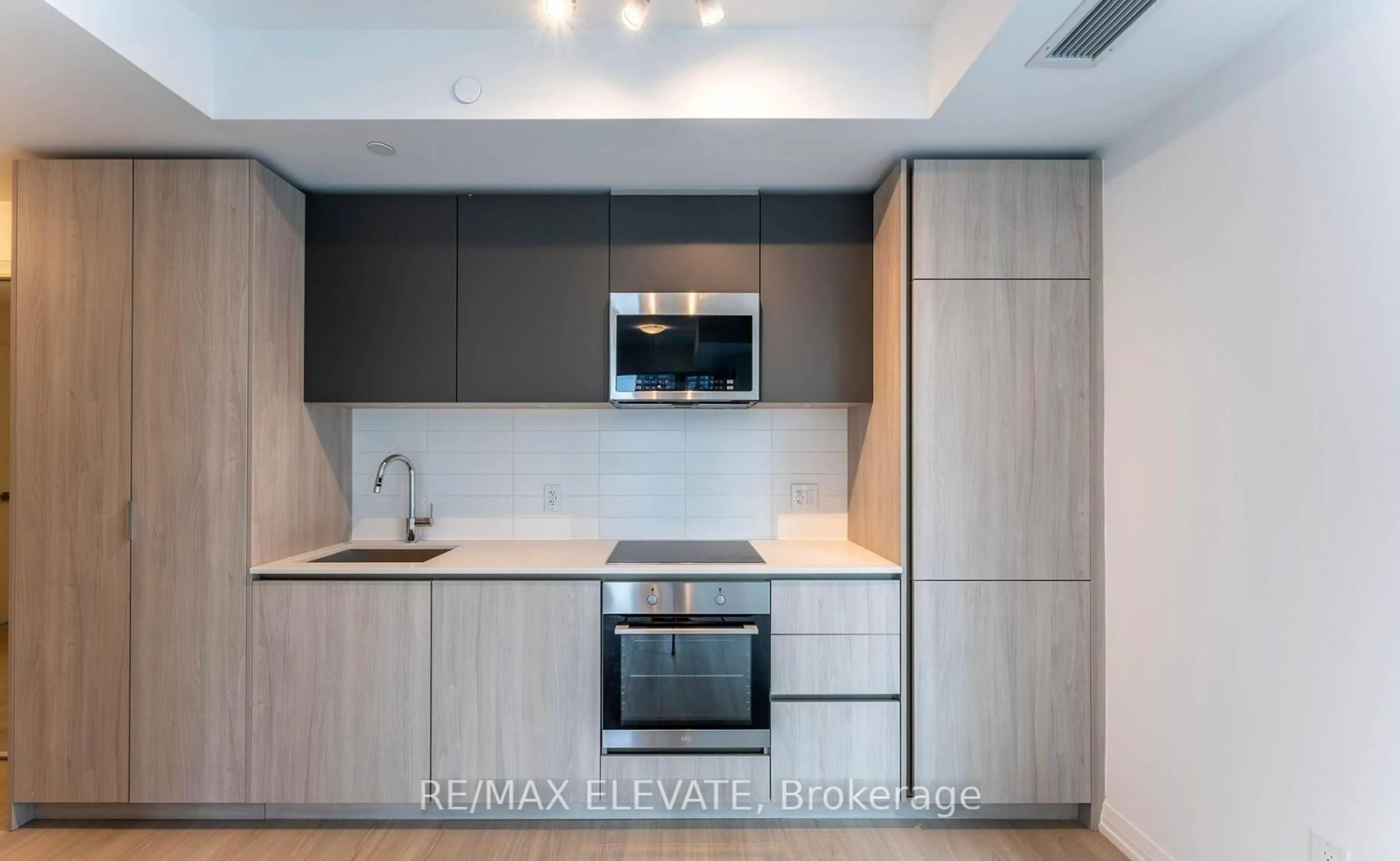 Standard kitchen, unknown for 28 Widmer St #3029, Toronto Ontario M5V 0T2