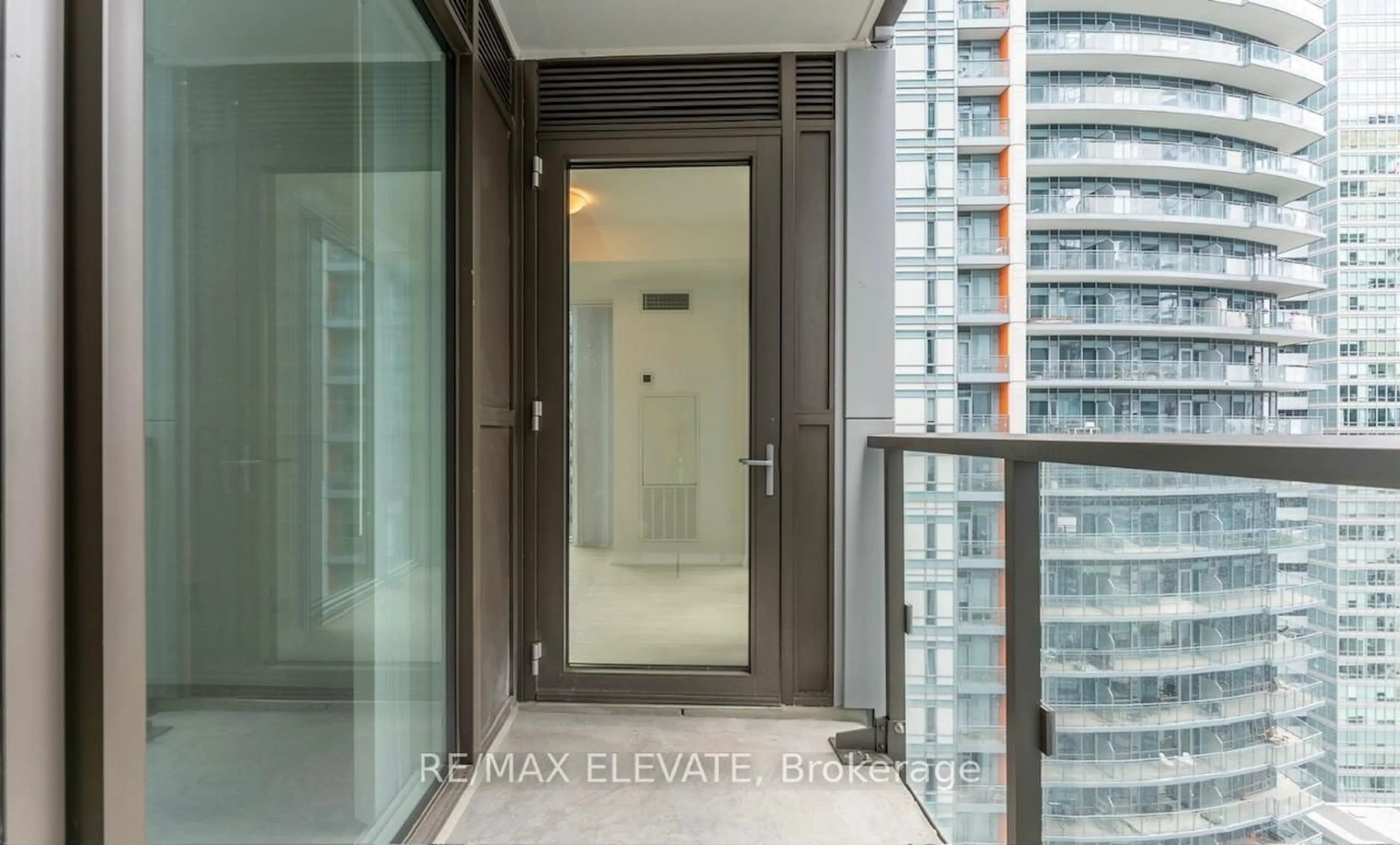 Indoor foyer for 28 Widmer St #3029, Toronto Ontario M5V 0T2
