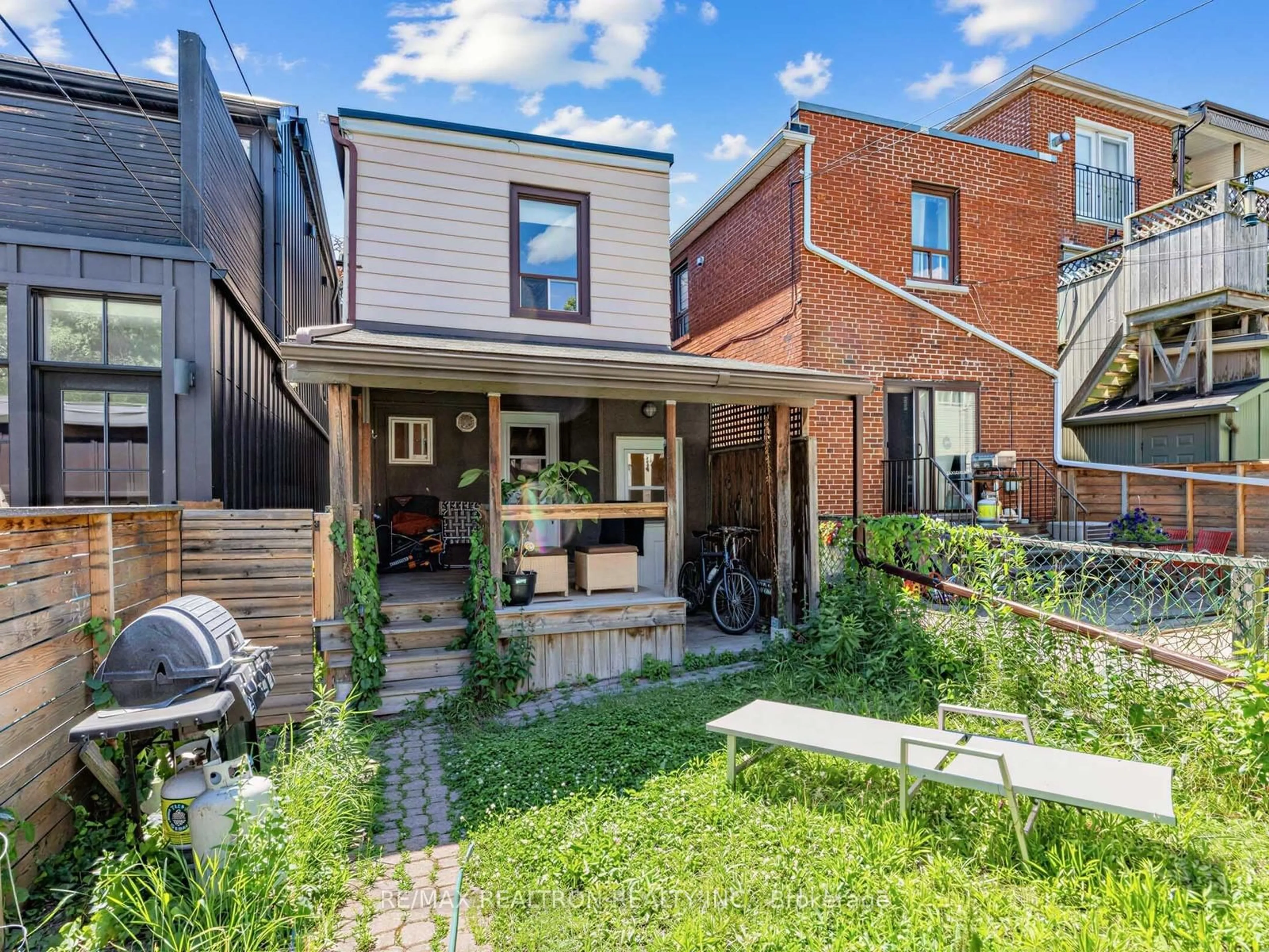 Home with brick exterior material, street for 425 Clinton St, Toronto Ontario M6G 2Z1
