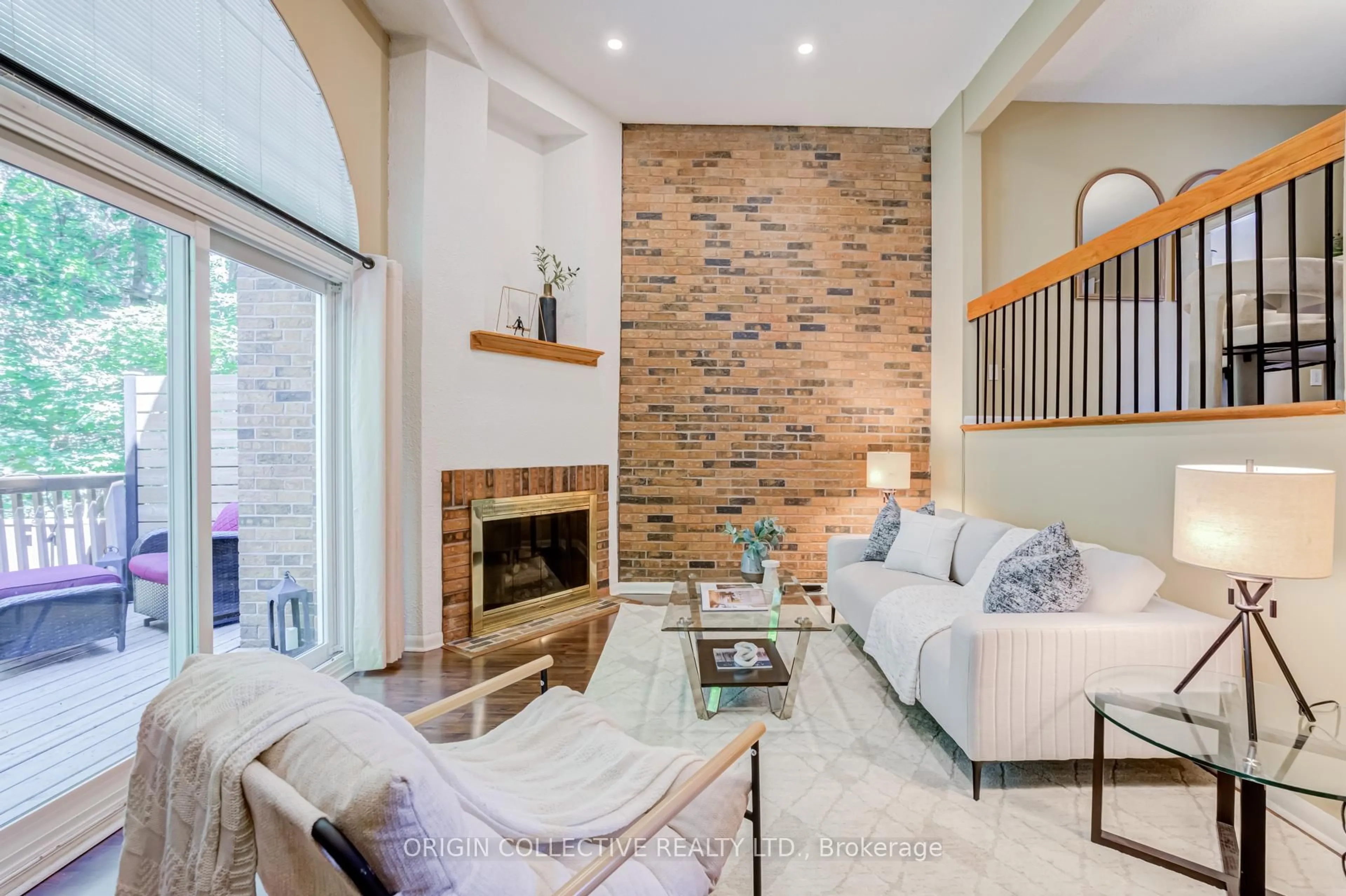 Living room with furniture, ceramic/tile floor for 6 Oaken Gate Way, Toronto Ontario M2P 2A1