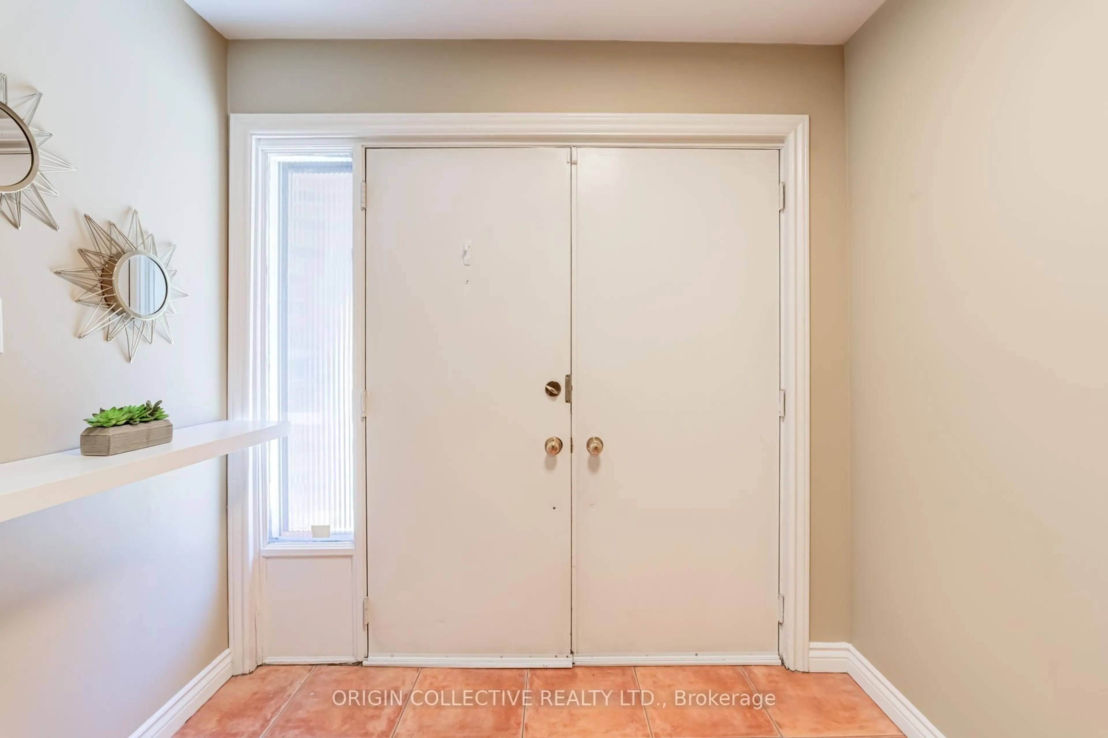 Indoor entryway for 6 Oaken Gate Way, Toronto Ontario M2P 2A1