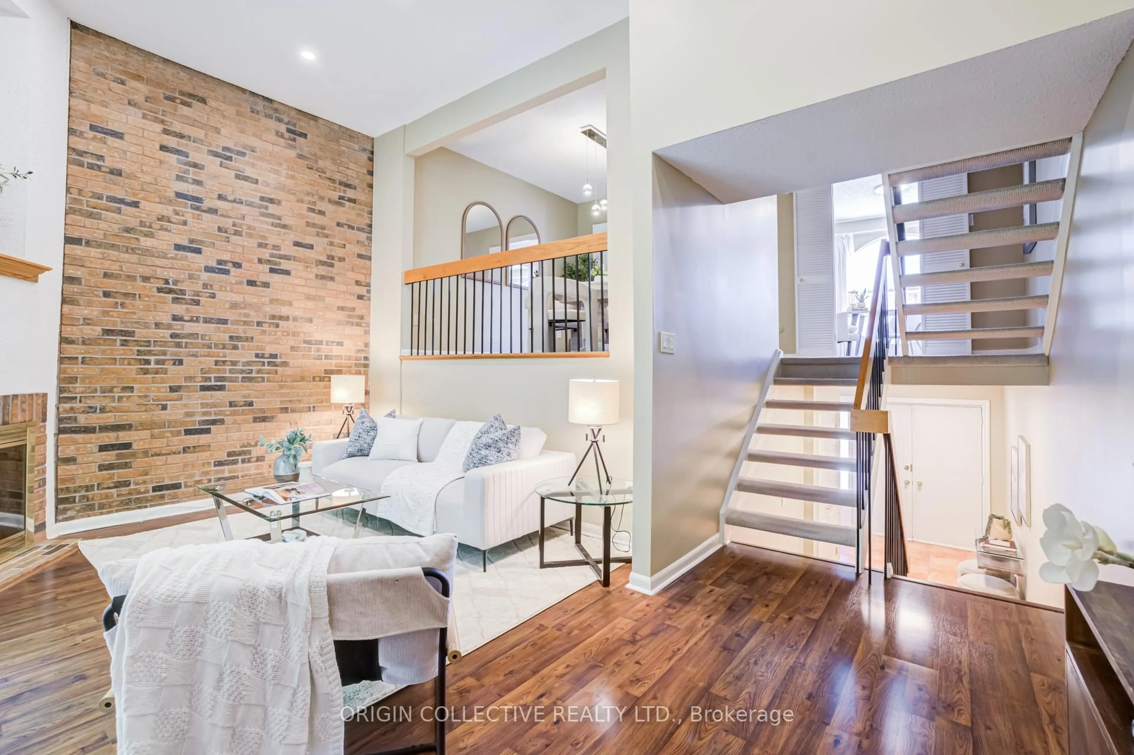 Indoor entryway for 6 Oaken Gate Way, Toronto Ontario M2P 2A1