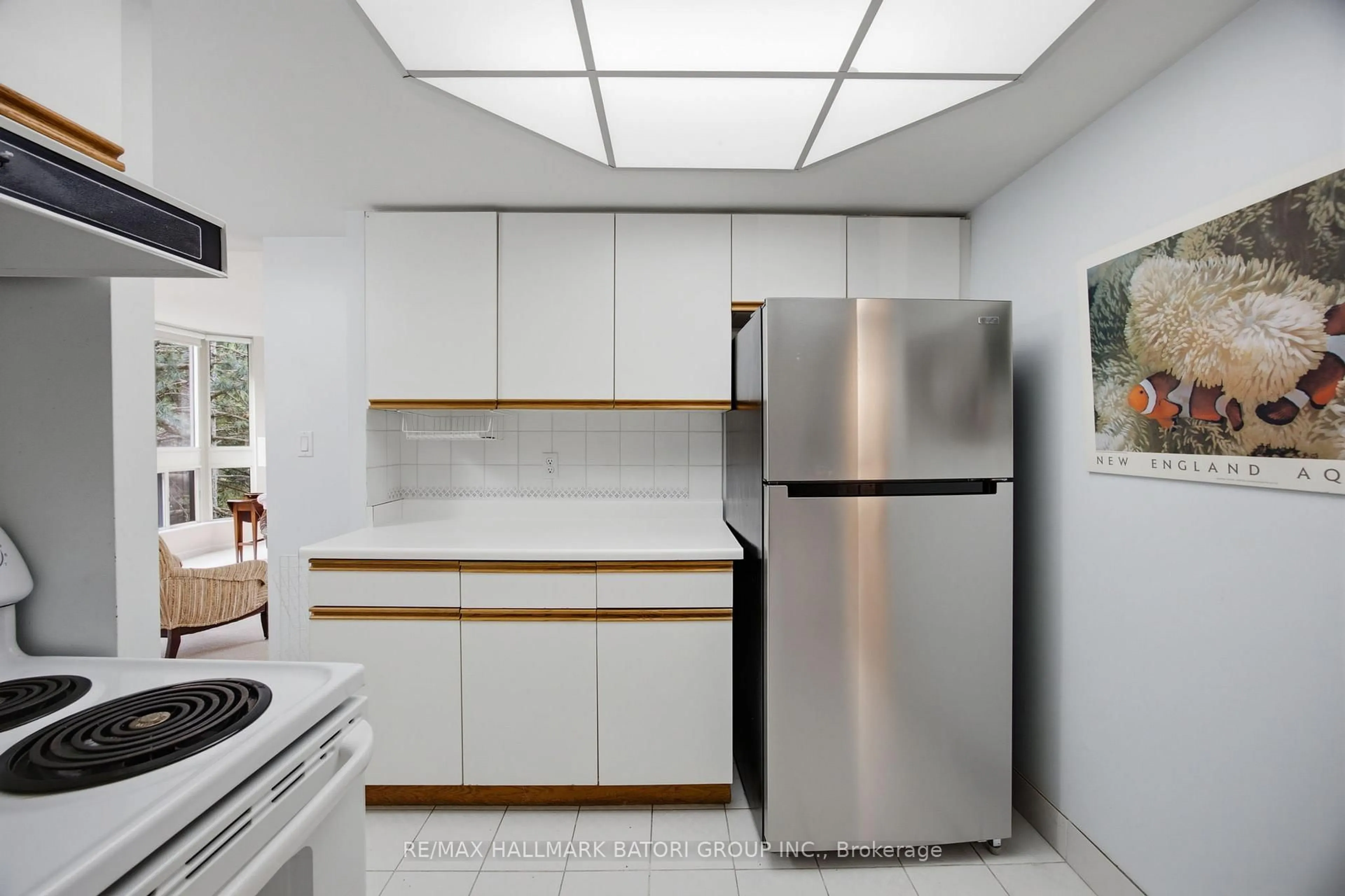 Standard kitchen, ceramic/tile floor for 10 Kenneth Ave #211, Toronto Ontario M2N 6K6