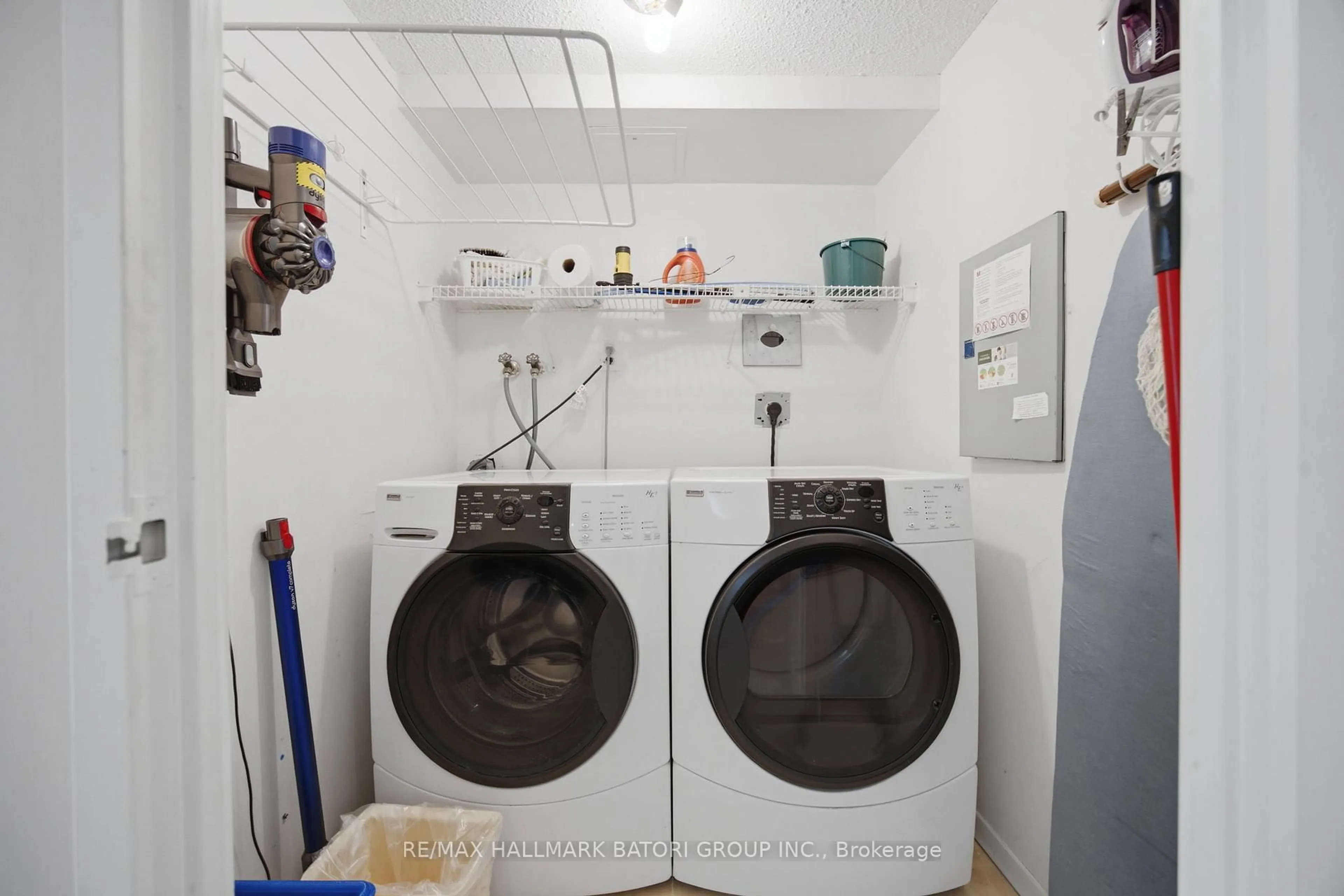 Laundry room for 10 Kenneth Ave #211, Toronto Ontario M2N 6K6