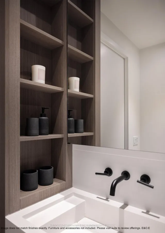 55 Charles St #3013, Toronto 5