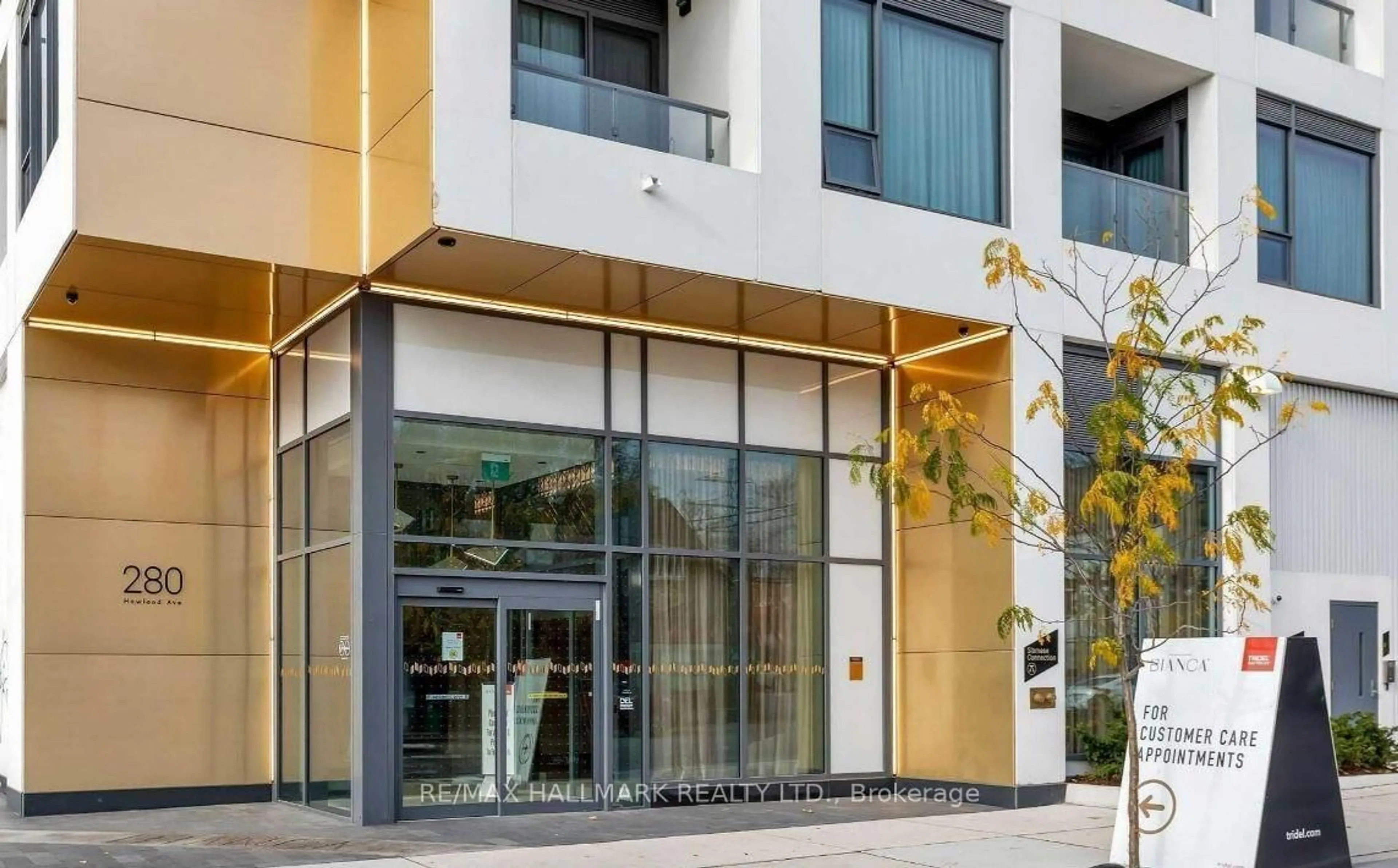 Indoor foyer for 280 Howland Ave #622, Toronto Ontario M5R 0C3