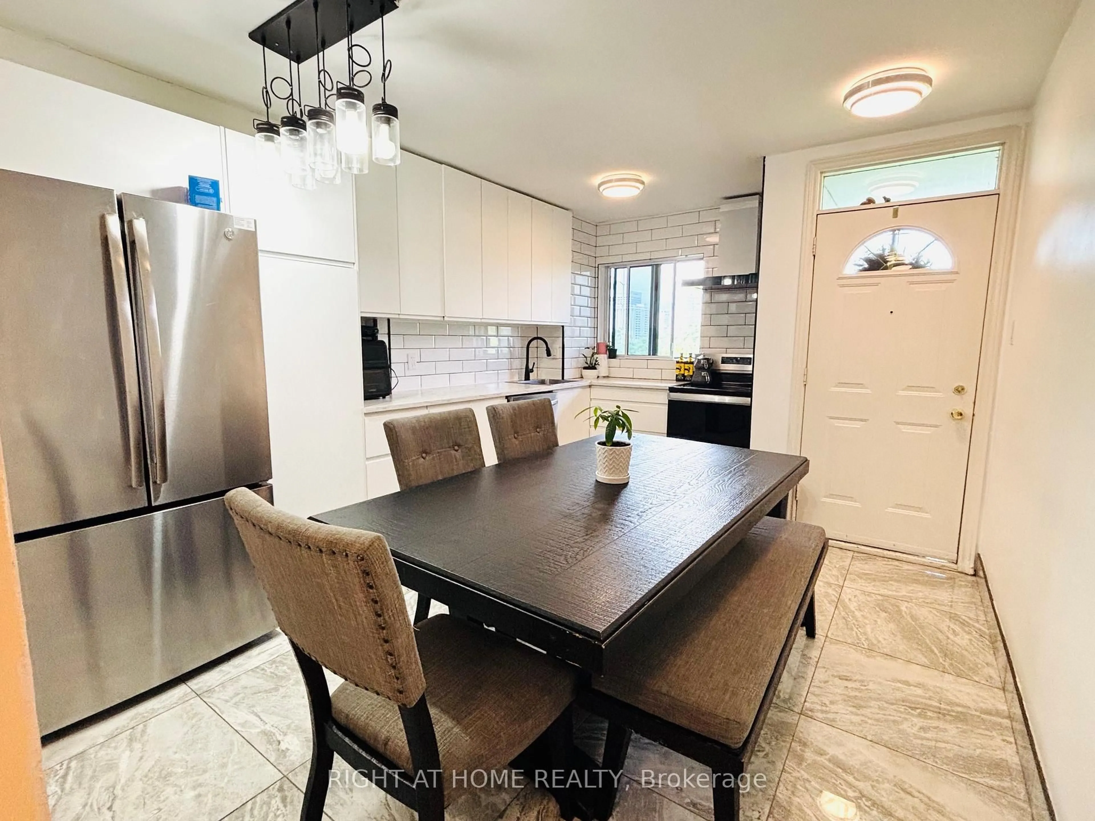 Open concept kitchen, unknown for 95 Leeward Glwy #315, Toronto Ontario M3C 2Z6