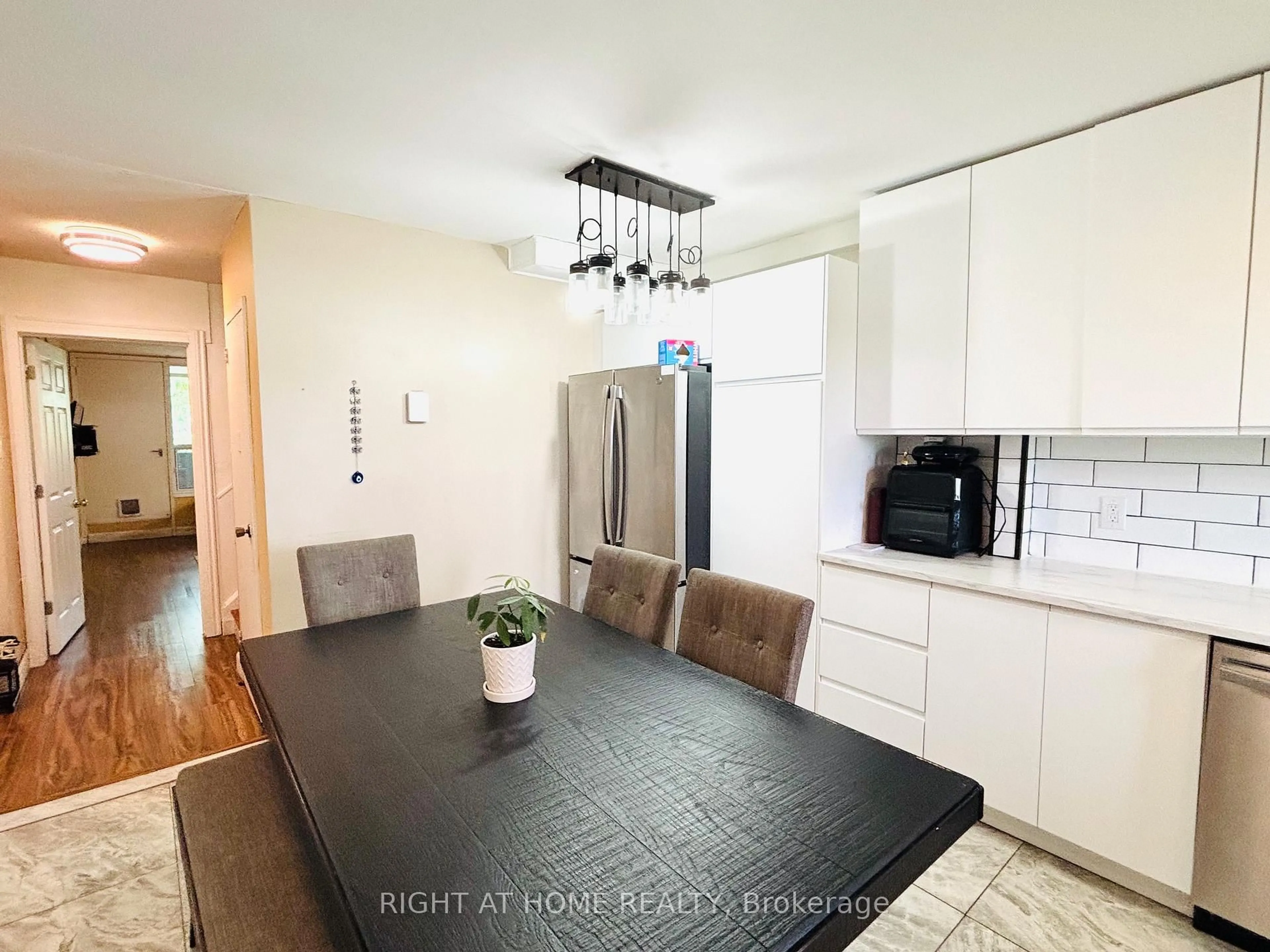 Open concept kitchen, wood/laminate floor for 95 Leeward Glwy #315, Toronto Ontario M3C 2Z6