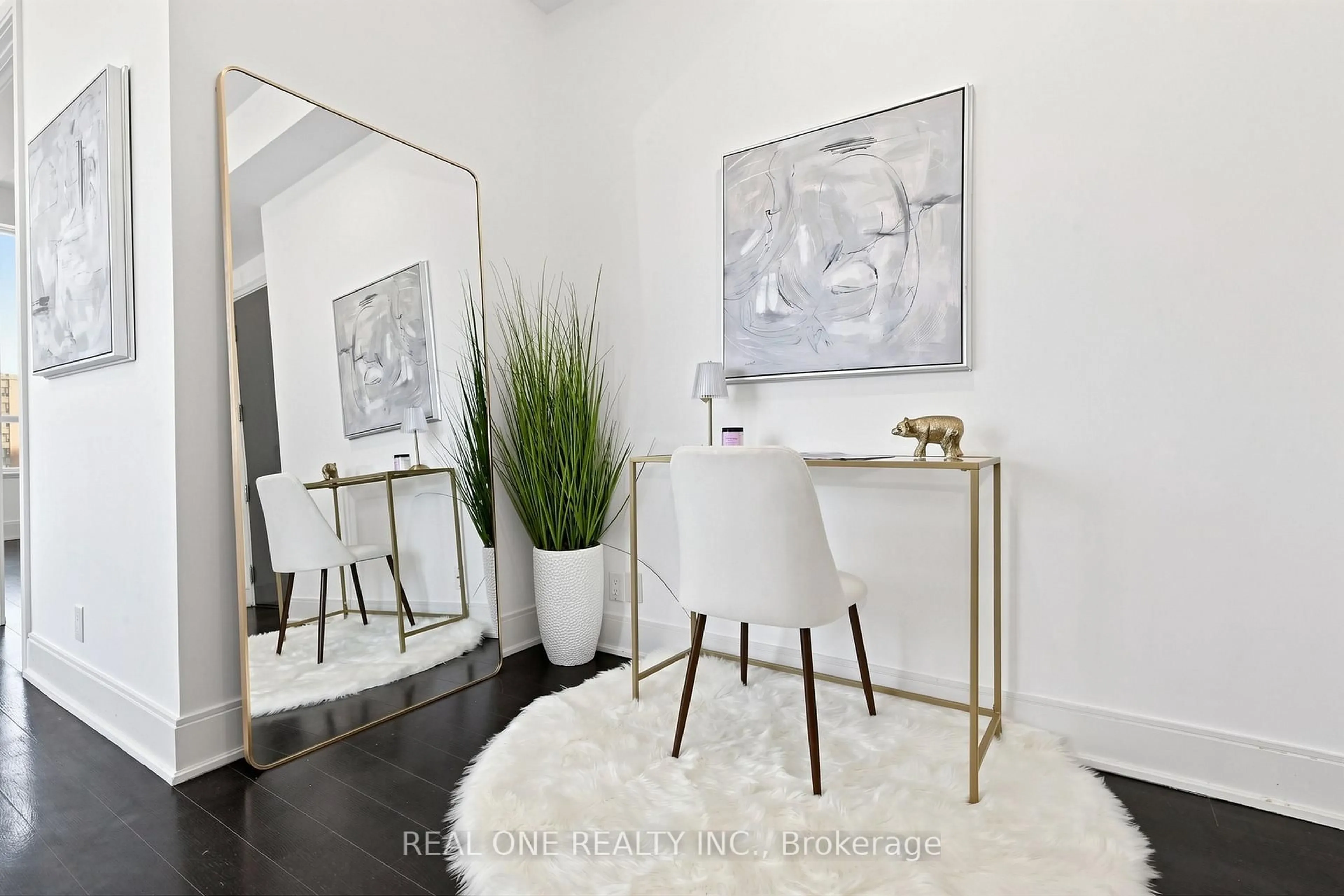 Indoor entryway for 21 Balmuto St #1603, Toronto Ontario M4Y 1W4
