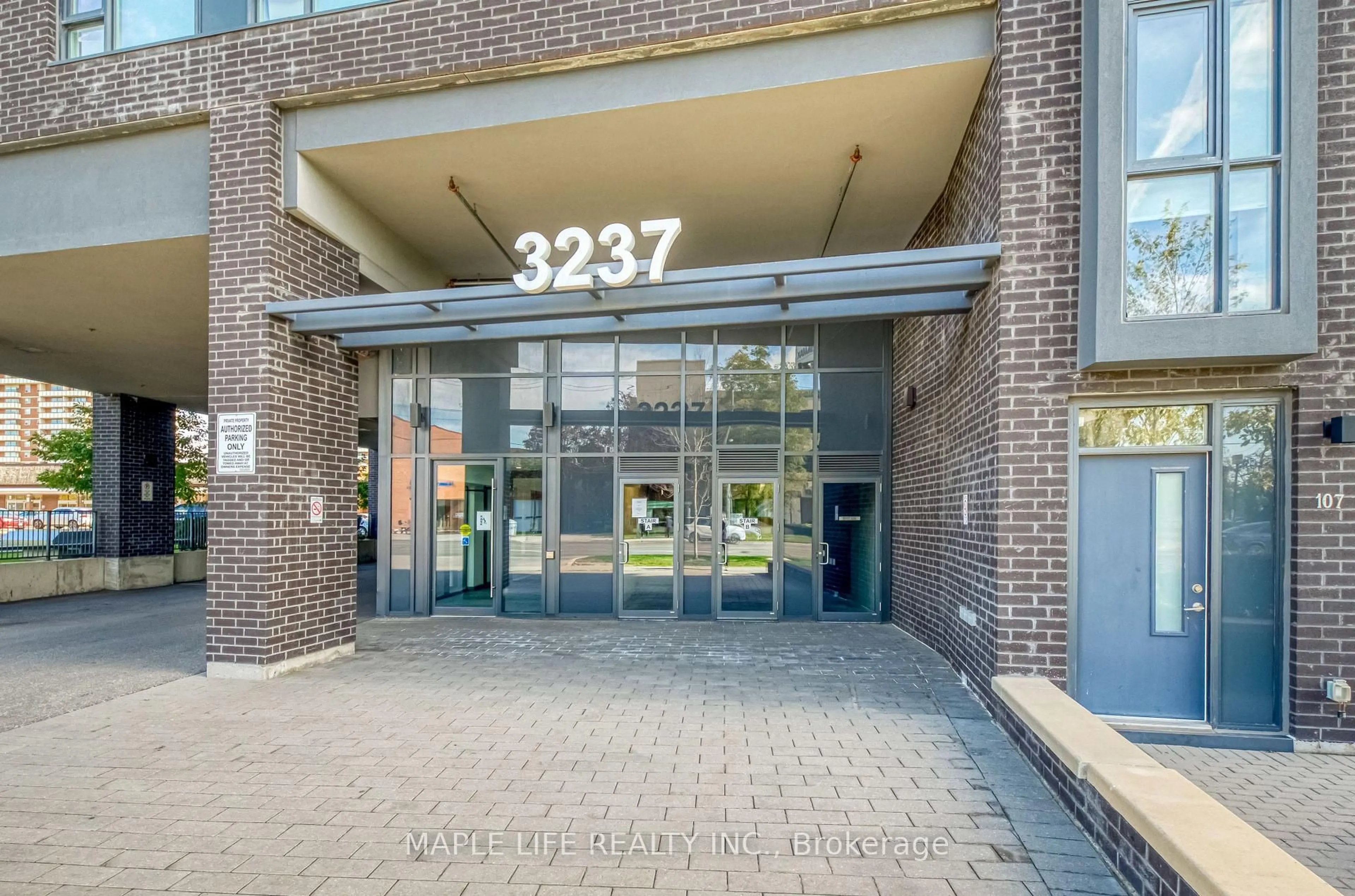Indoor foyer for 3237 Bayview Ave #804, Toronto Ontario M2K 2J7