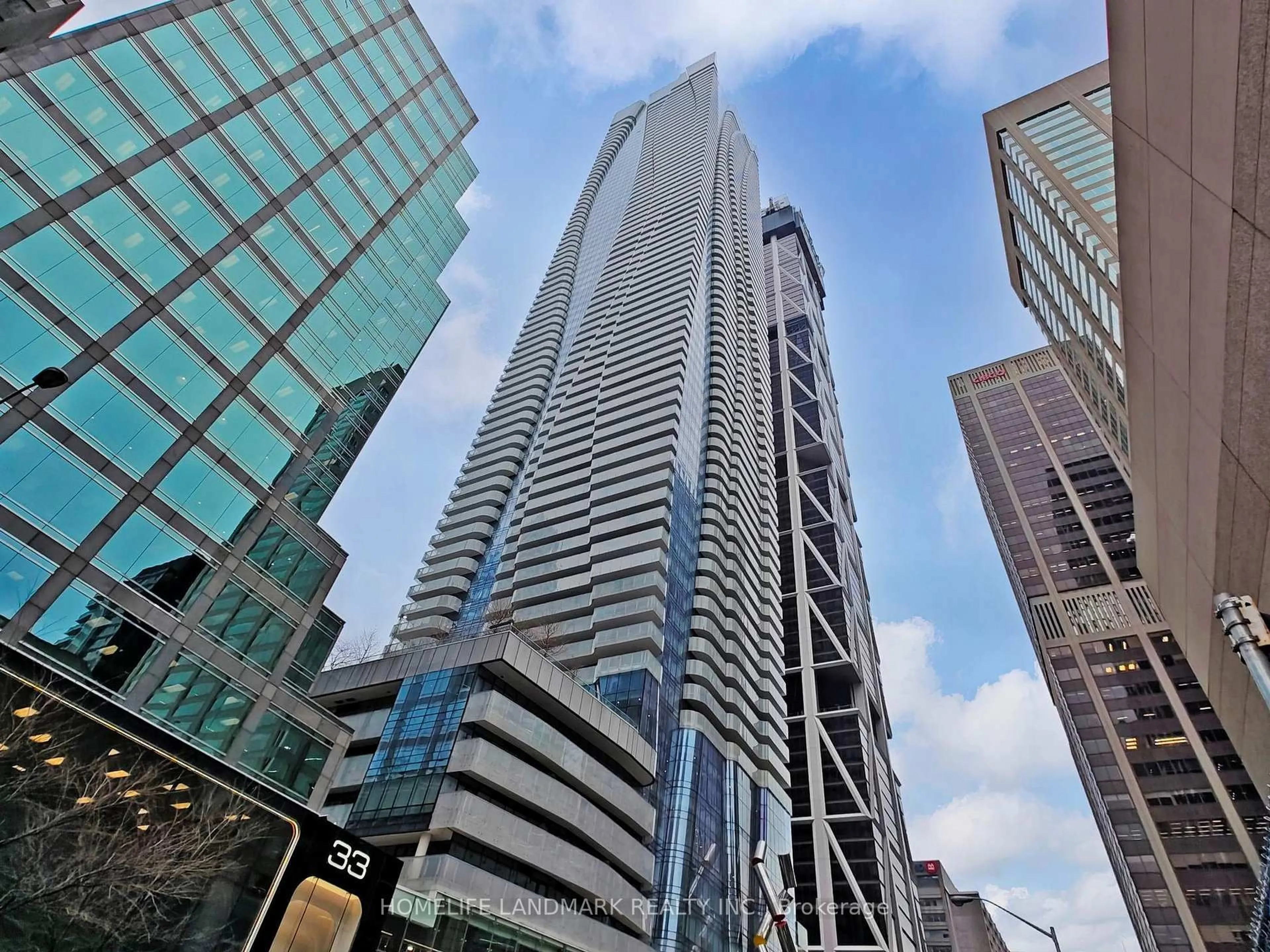 Indoor foyer for 1 bloor St #6608, Toronto Ontario M4W 1A9