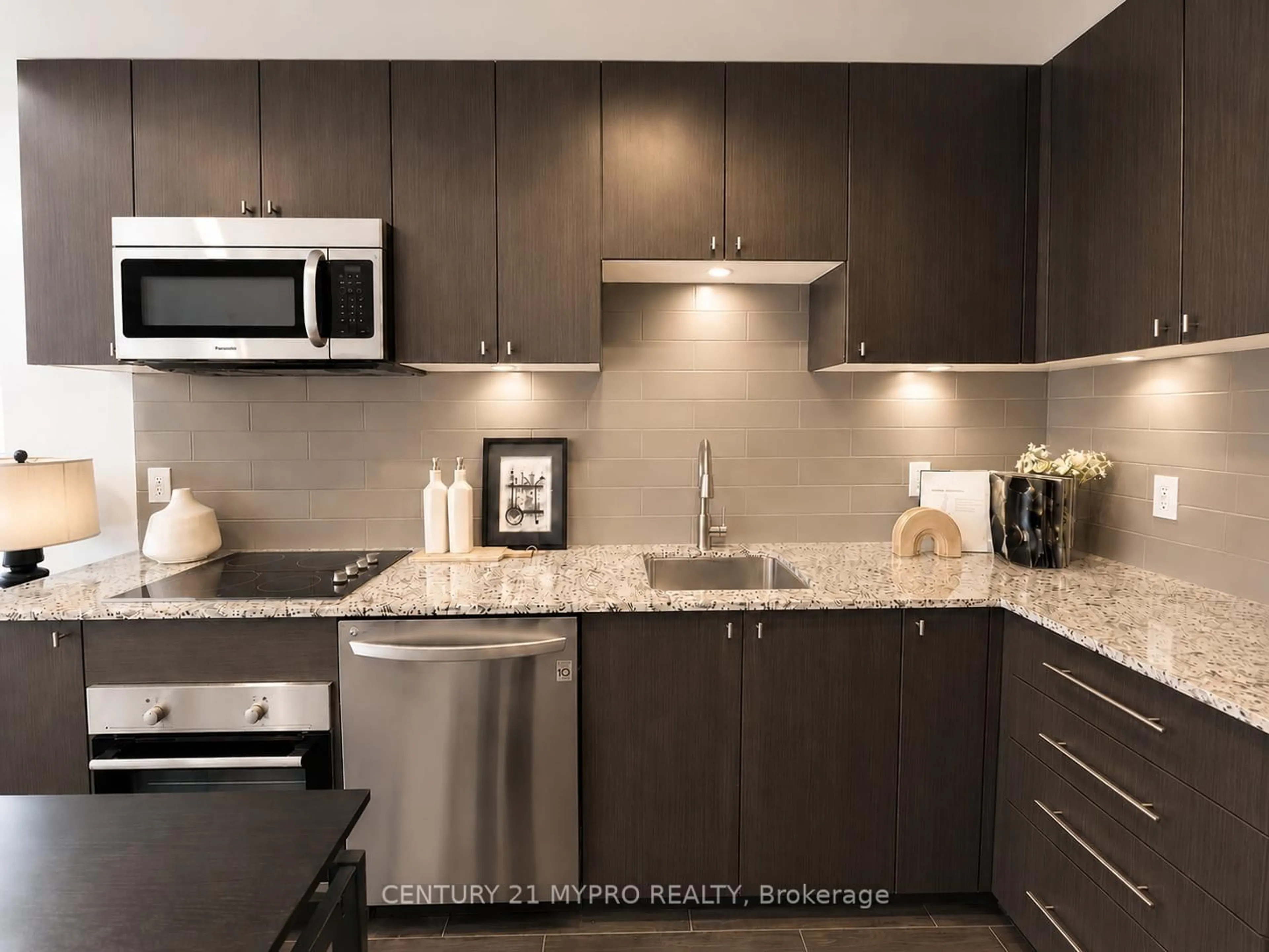 Standard kitchen, ceramic/tile floor for 18 Rean Dr #624, Toronto Ontario M2K 0C7