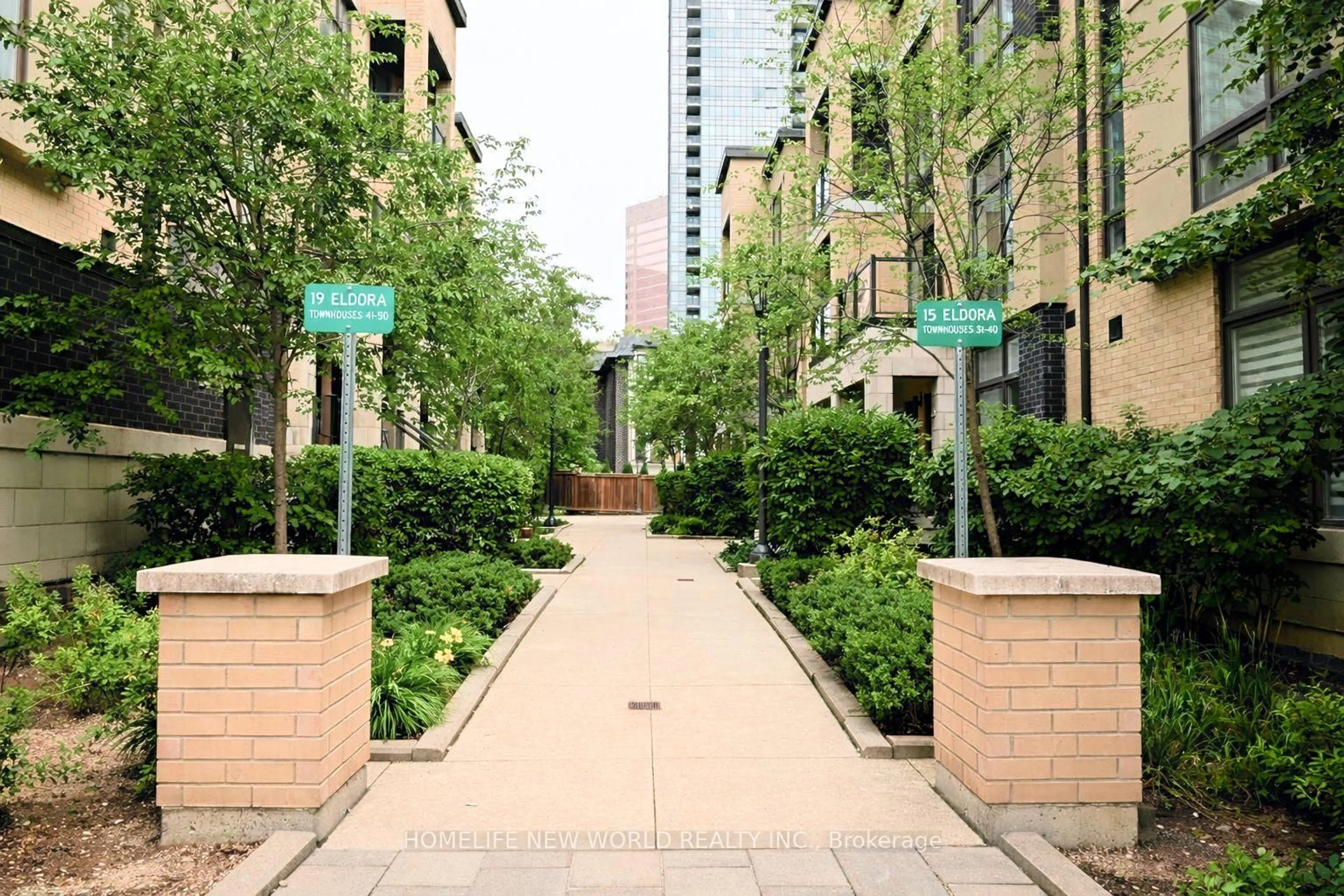 Patio, street for 19 Eldora Ave #45, Toronto Ontario M2M 1R3