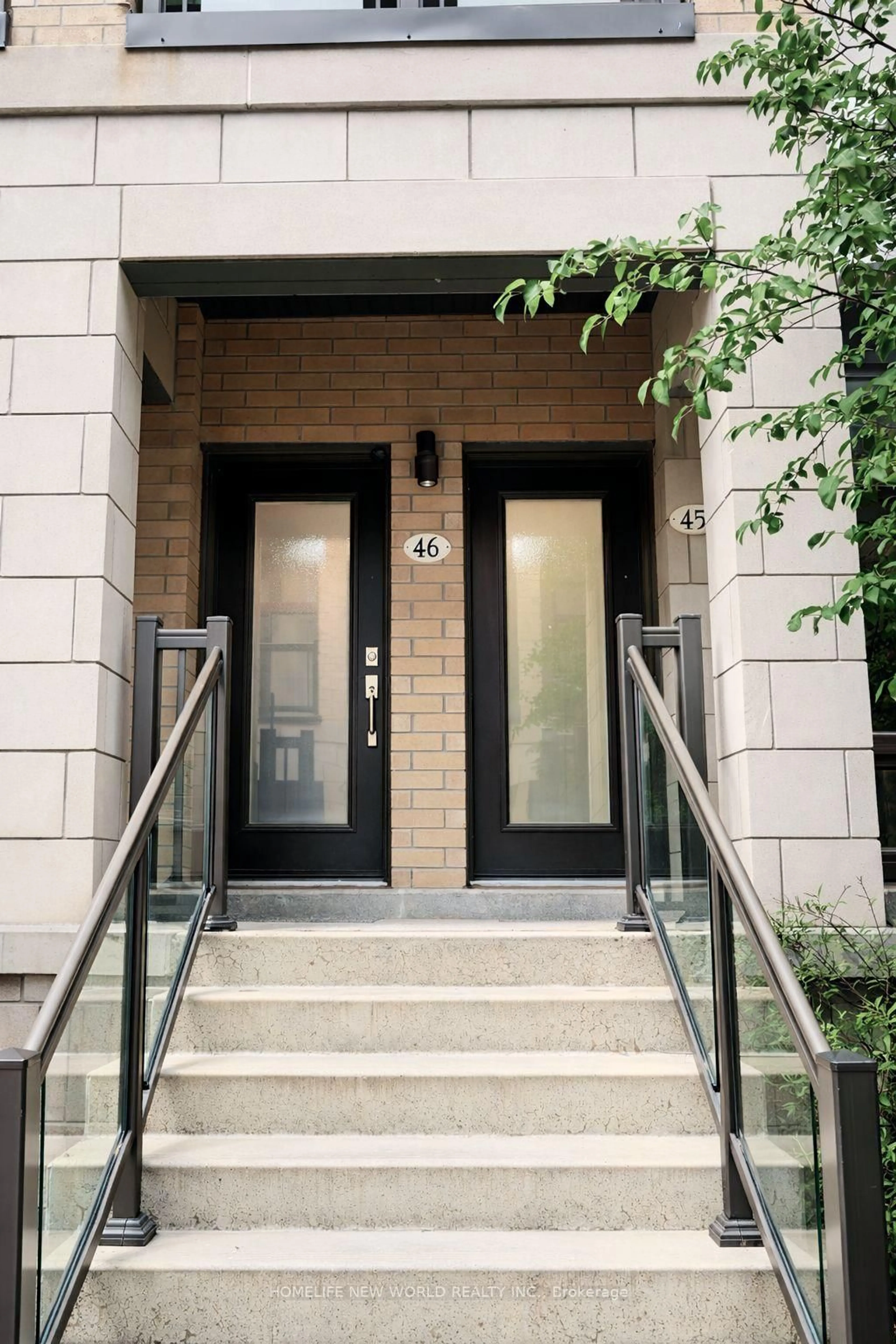 Indoor entryway for 19 Eldora Ave #45, Toronto Ontario M2M 1R3