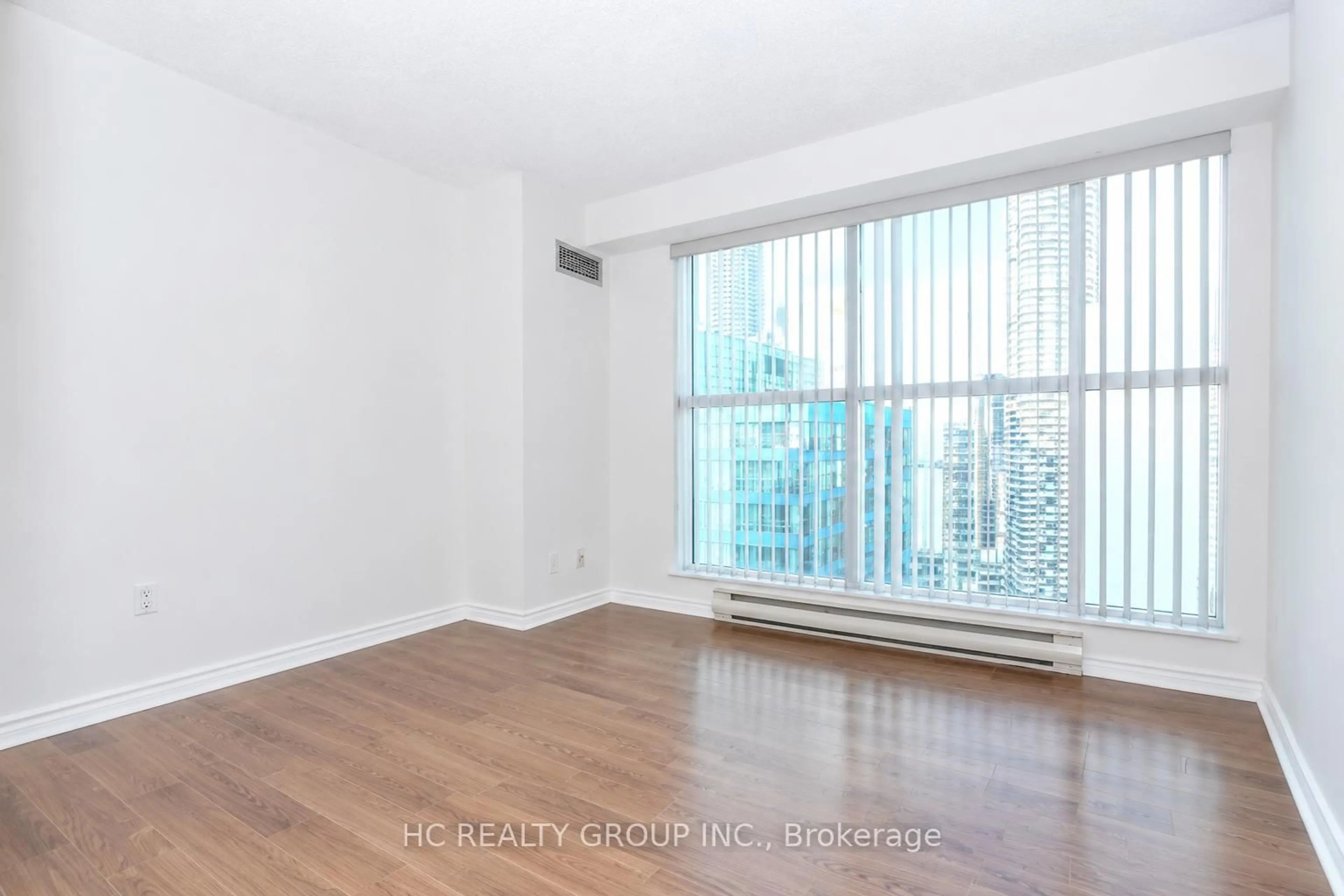A pic of a room for 99 Harbour Sq #3902, Toronto Ontario M5J 2H2