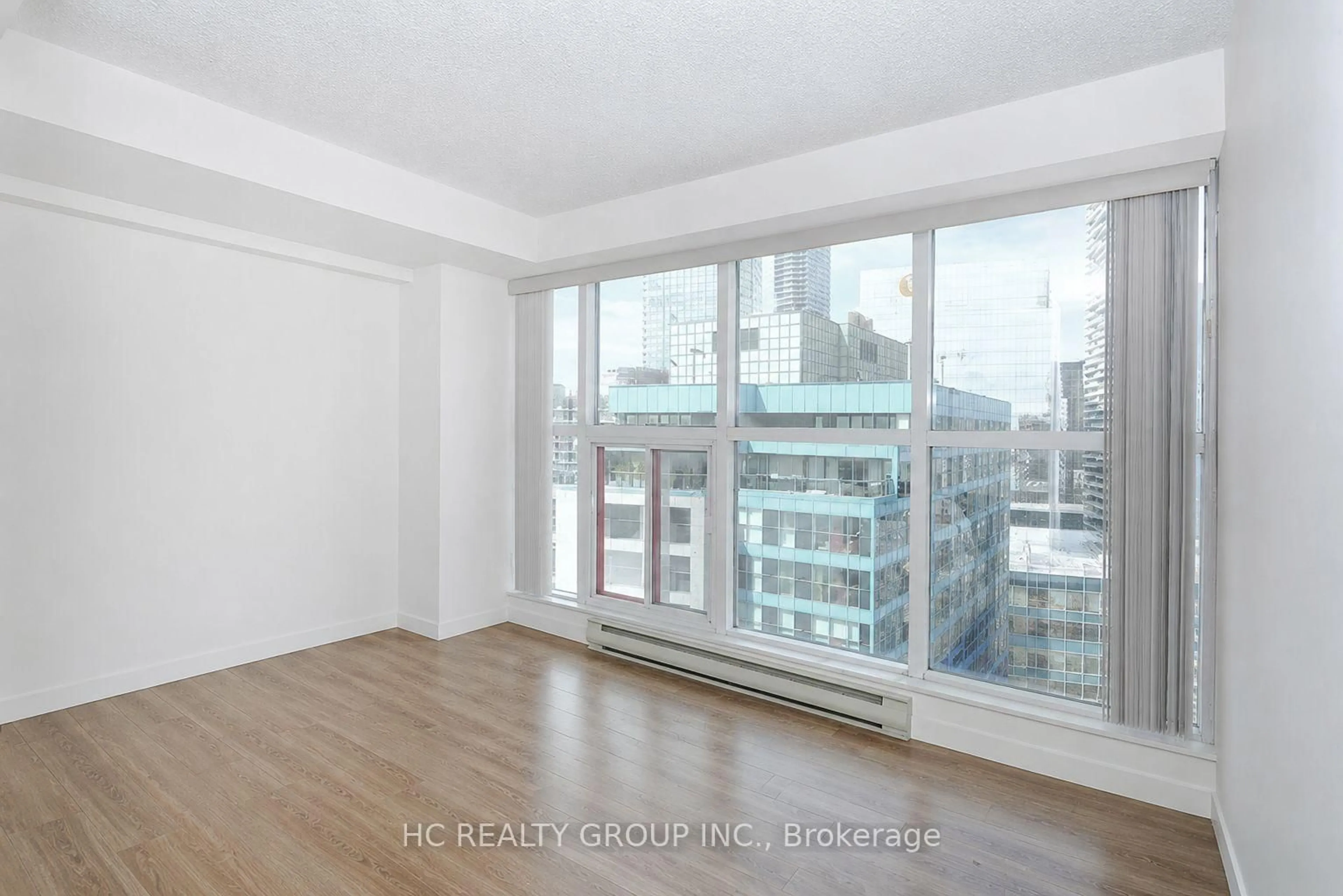 A pic of a room for 99 Harbour Sq #3902, Toronto Ontario M5J 2H2