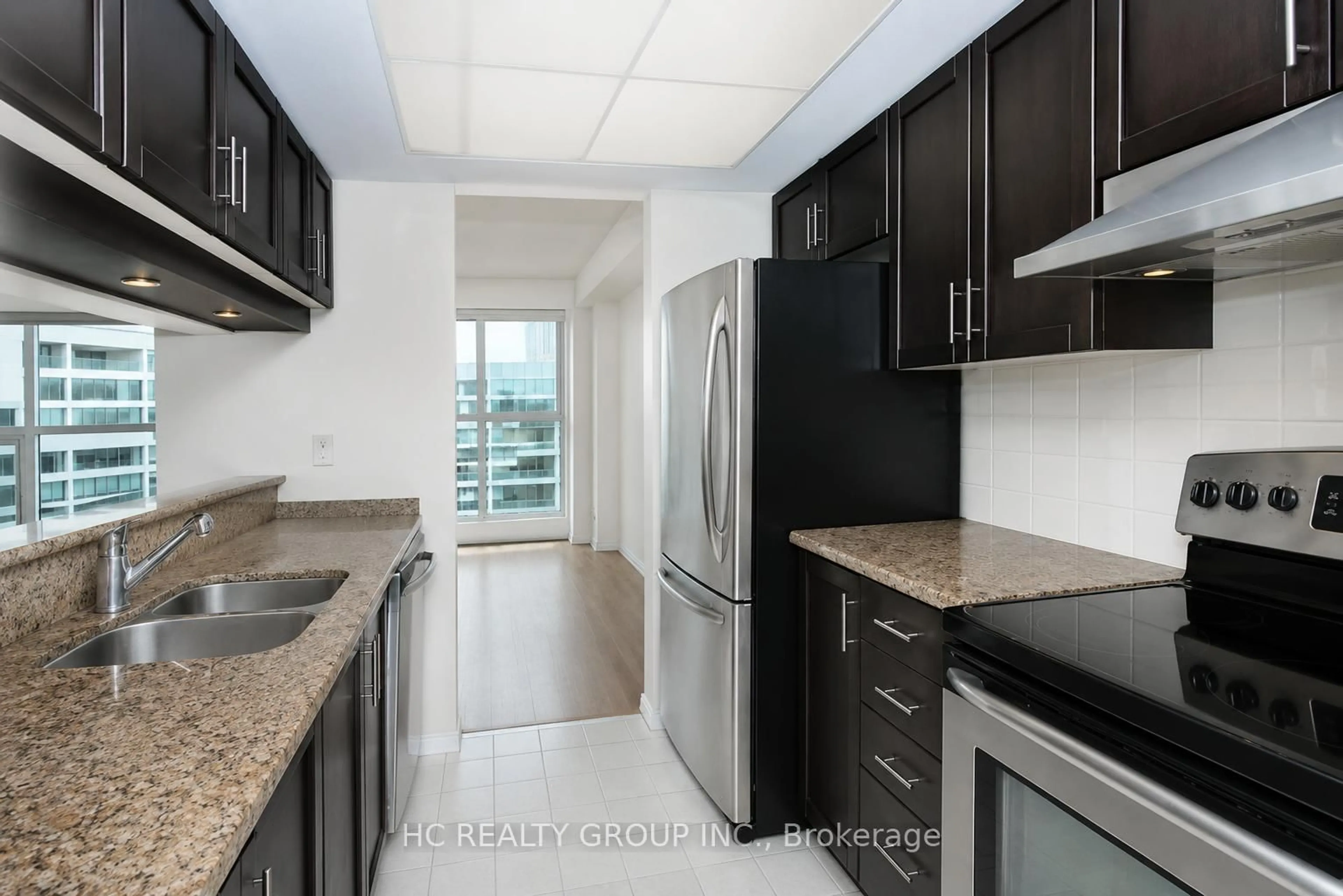 Standard kitchen, ceramic/tile floor for 99 Harbour Sq #3902, Toronto Ontario M5J 2H2