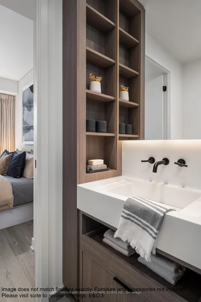 55 Charles St #4412, Toronto 4