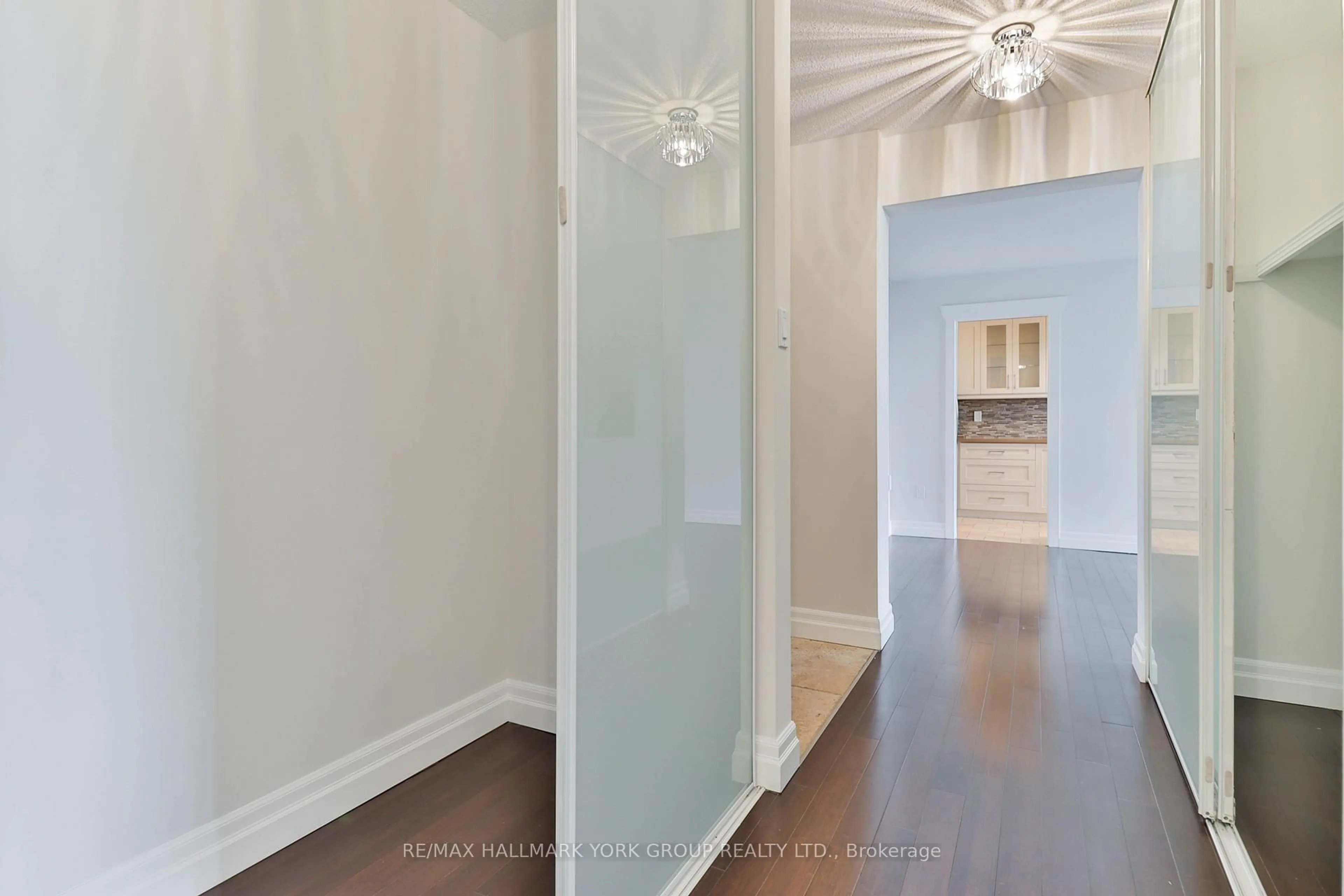 Indoor entryway for 177 Linus Rd #1607, Toronto Ontario M2J 4S5