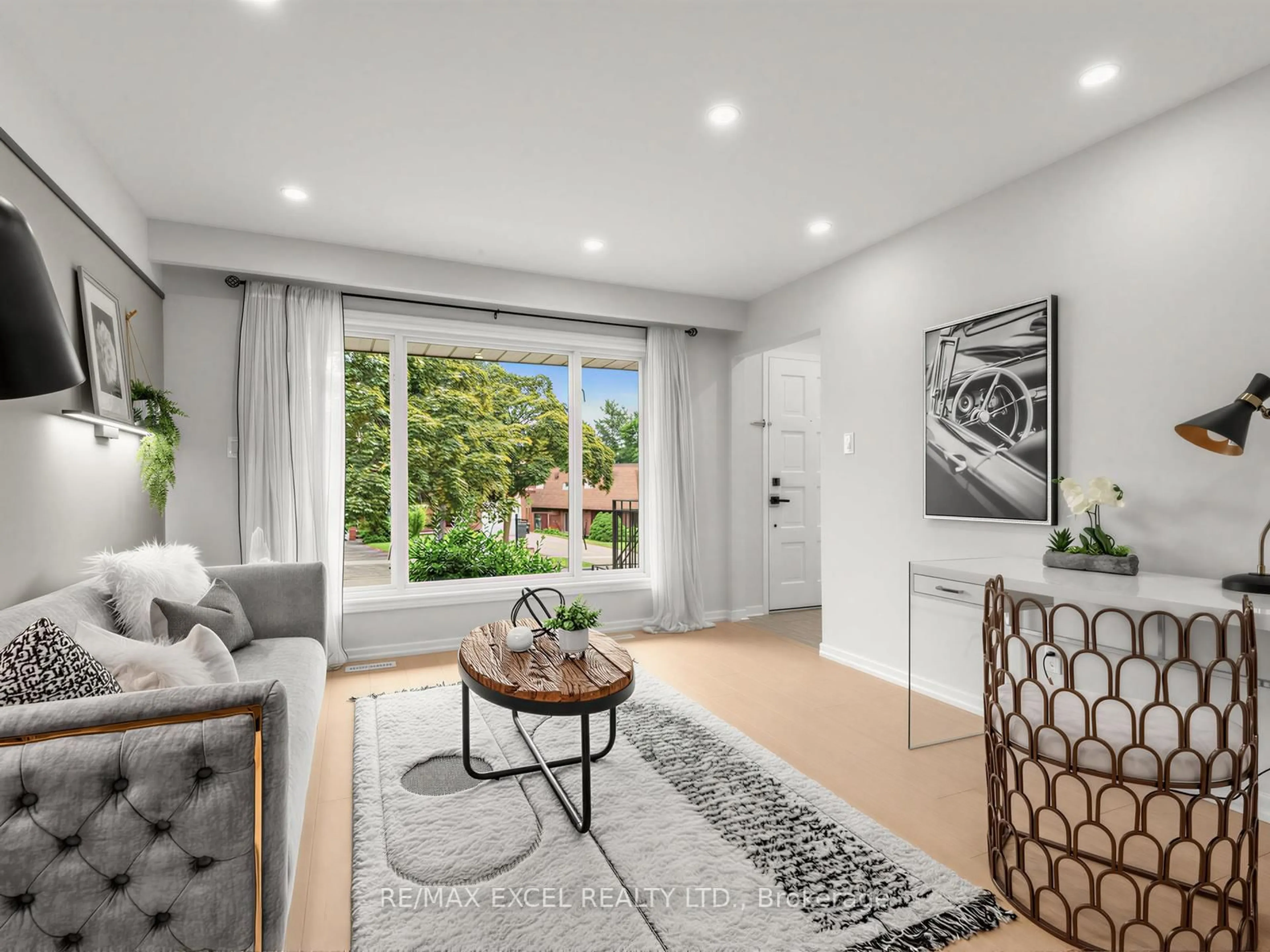 Living room with furniture, unknown for 22 Picola Crt, Toronto Ontario M2H 2N3