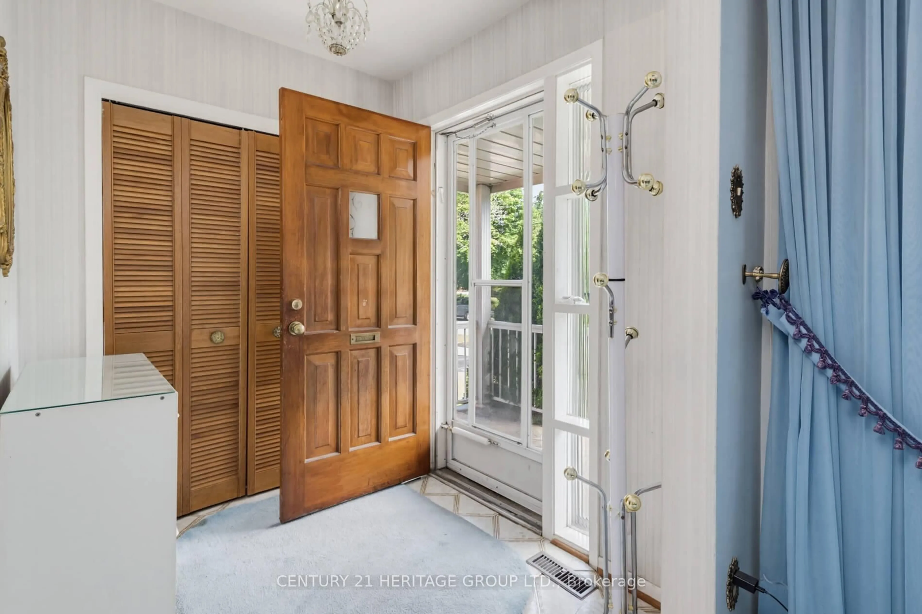 Indoor entryway for 29 Lockmere Terr, Toronto Ontario M2J 2J5