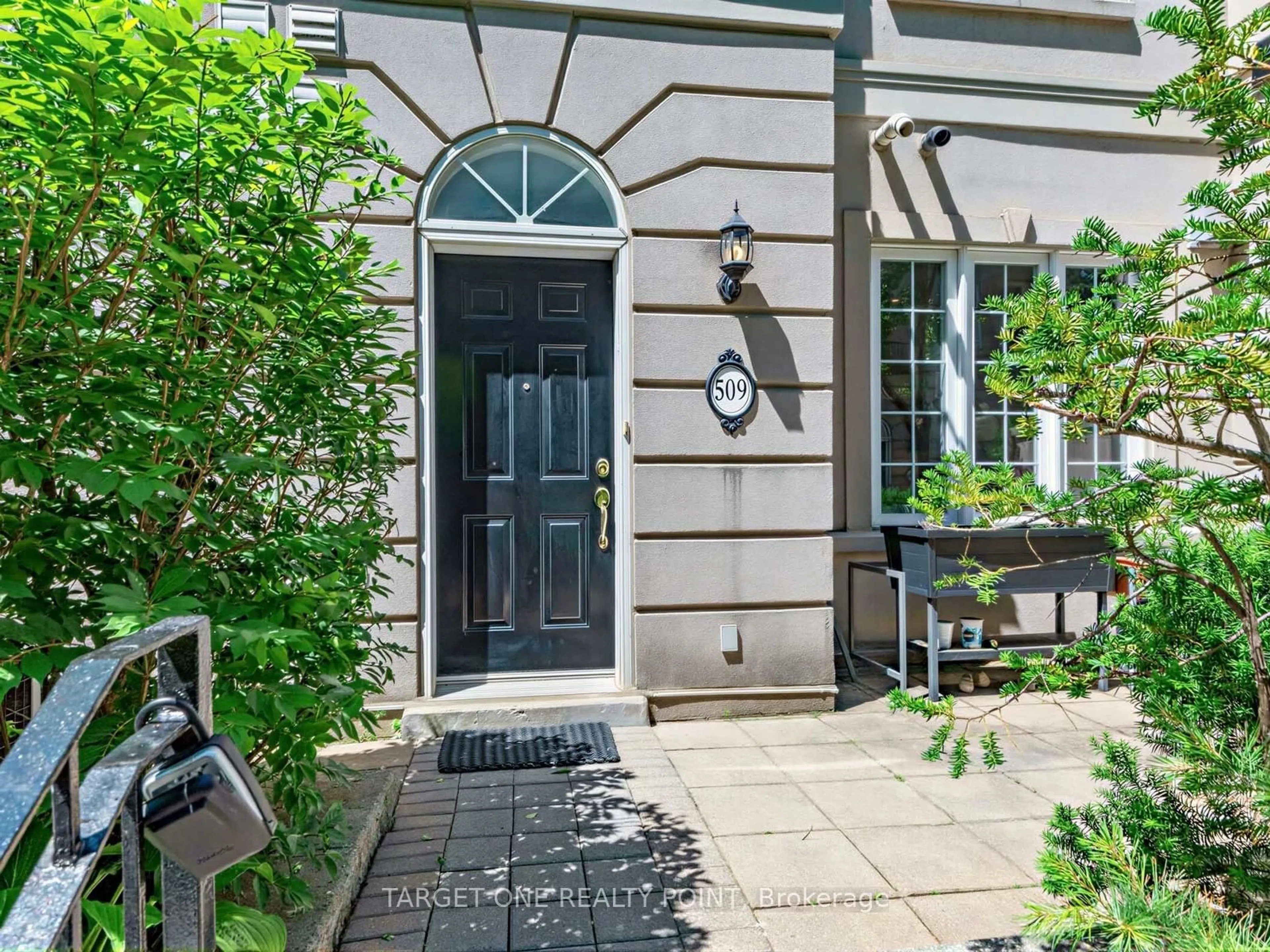 Indoor entryway for 37 Avondale Ave #509, Toronto Ontario M2N 7C1