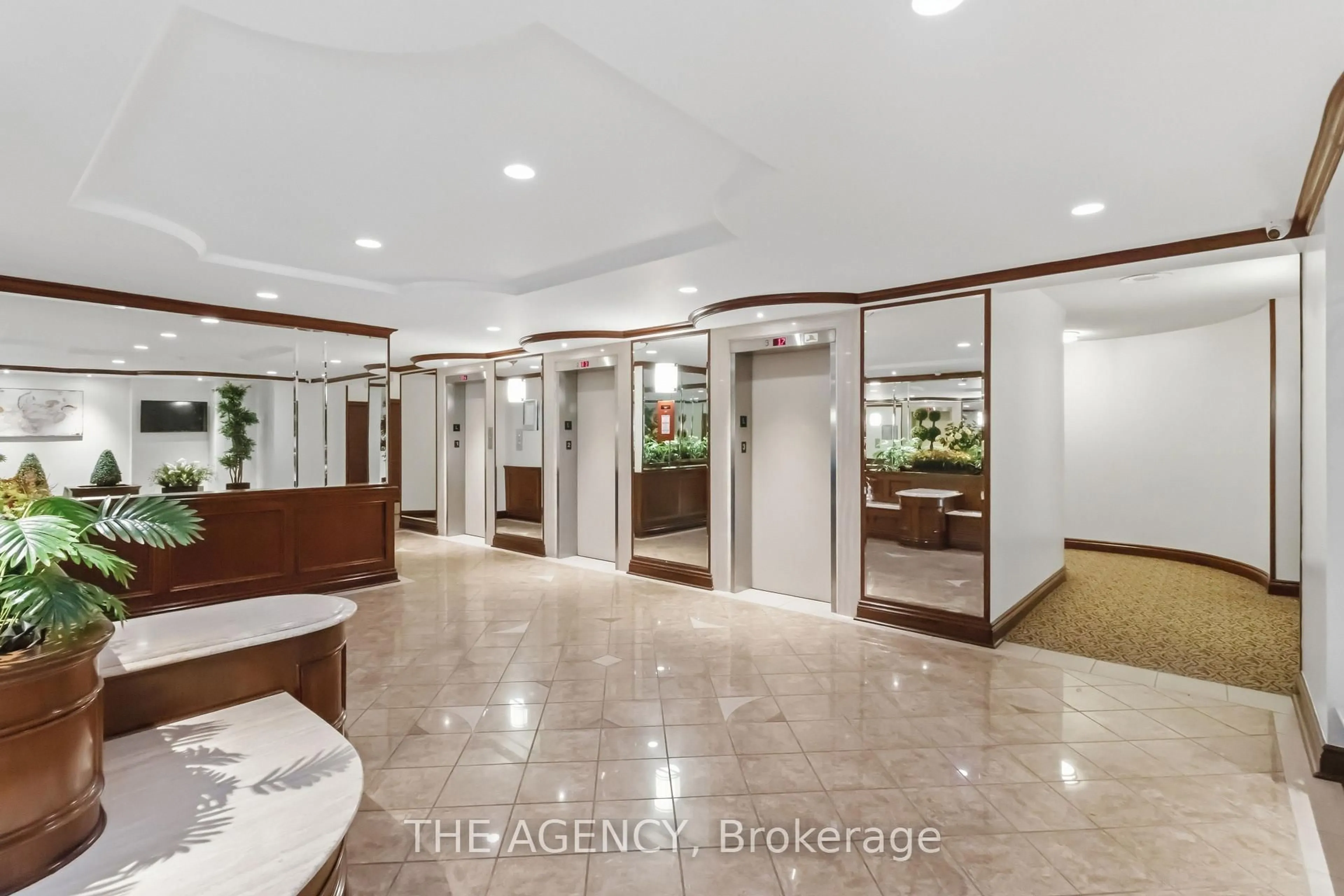 Indoor foyer for 10 Muirhead Rd #1210, Toronto Ontario M2J 4P9