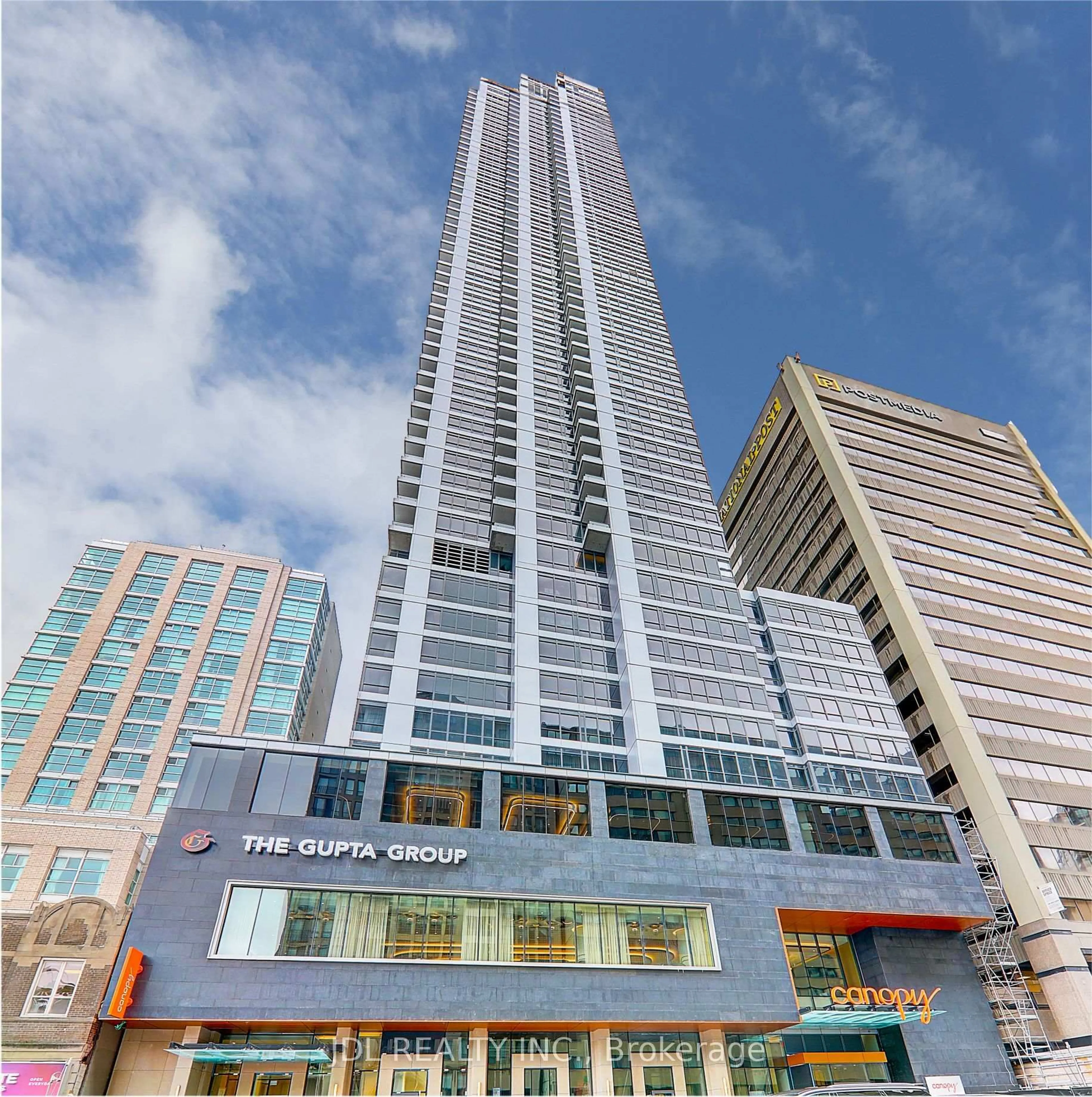 Indoor foyer for 395 Bloor St #3902, Toronto Ontario M4W 1H7