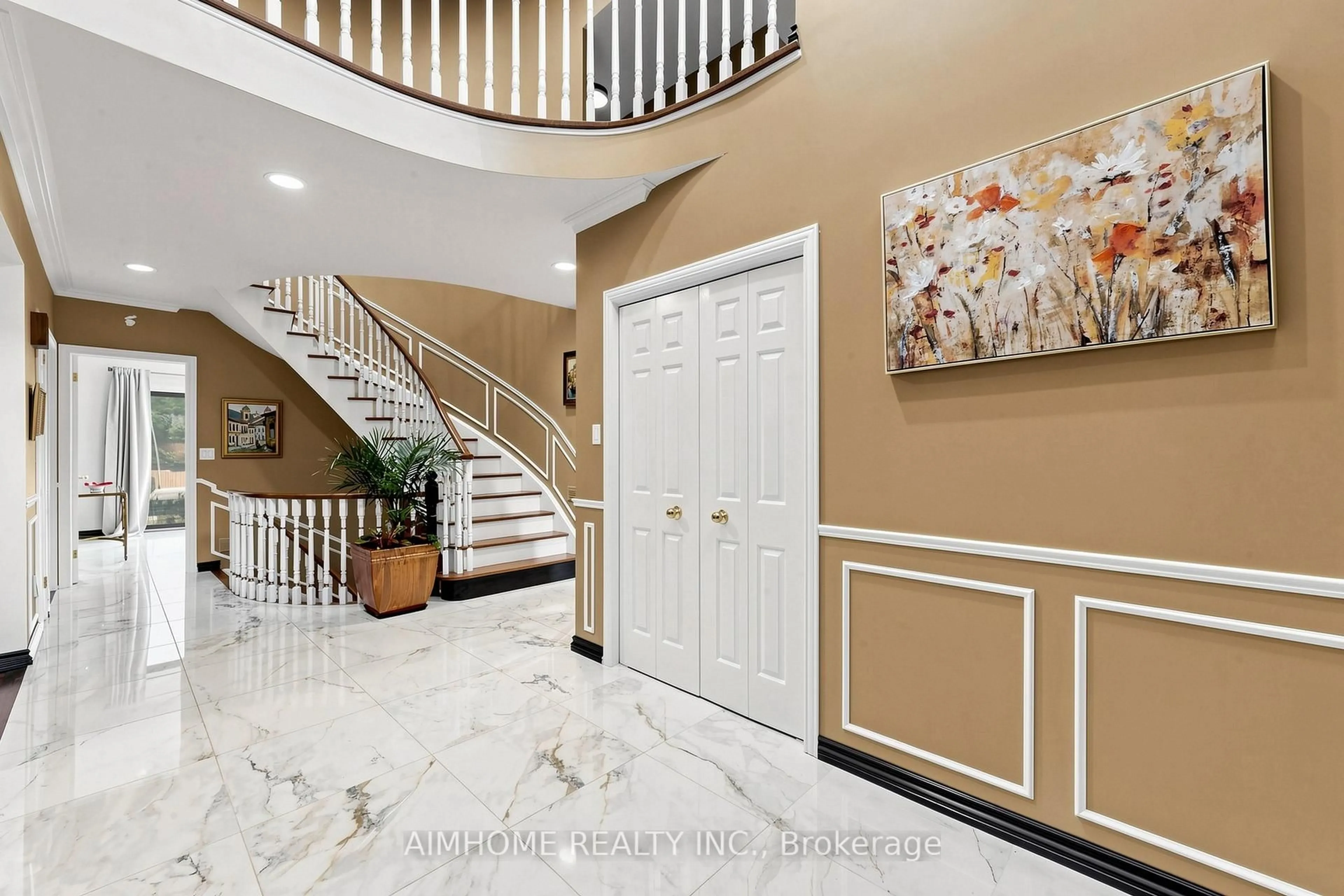Indoor foyer for 93 Clarinda Dr, Toronto Ontario M2K 2V2