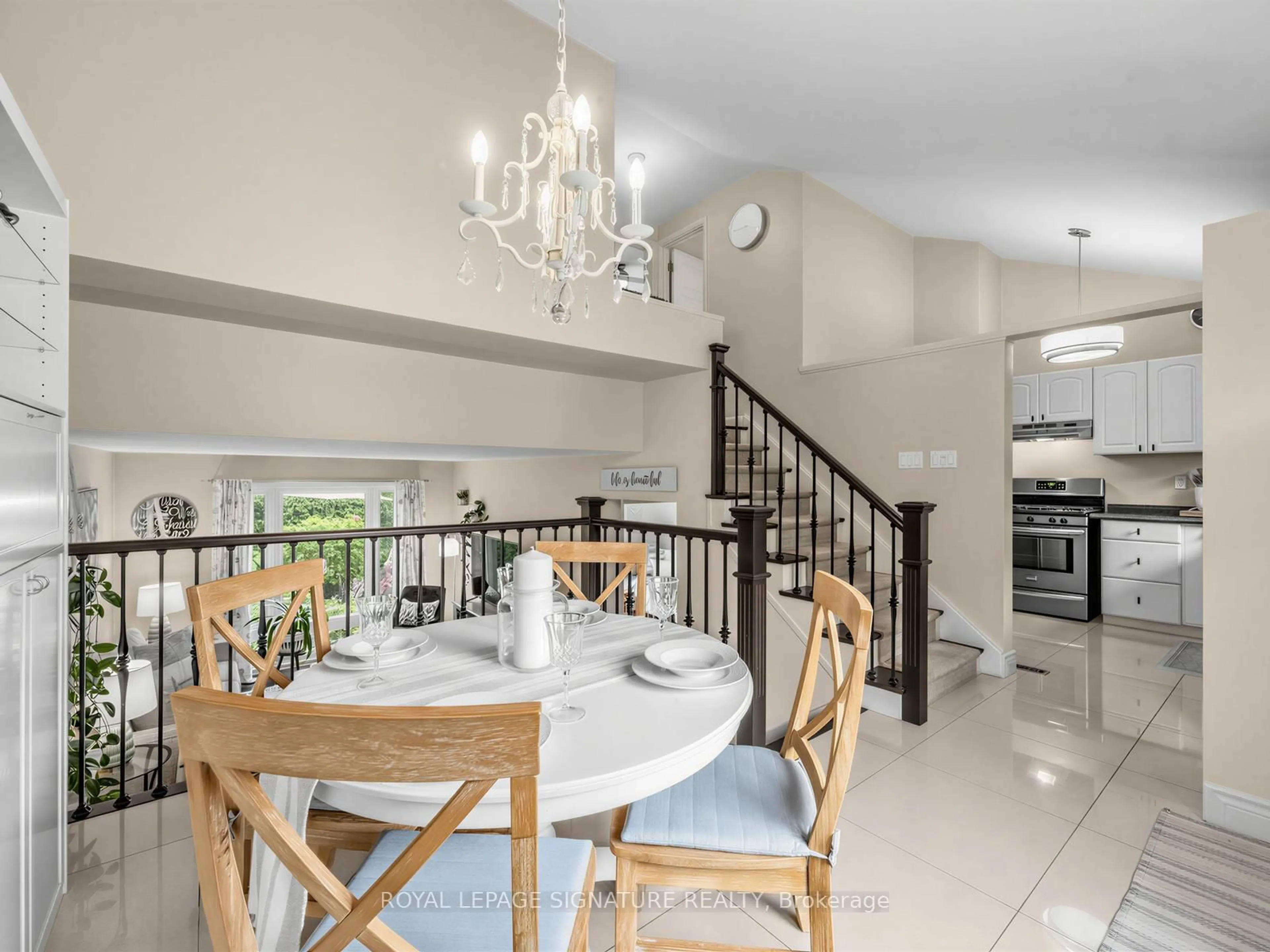 Dining room, ceramic/tile floor for 2 Southill Dr #2, Toronto Ontario M3C 2H7