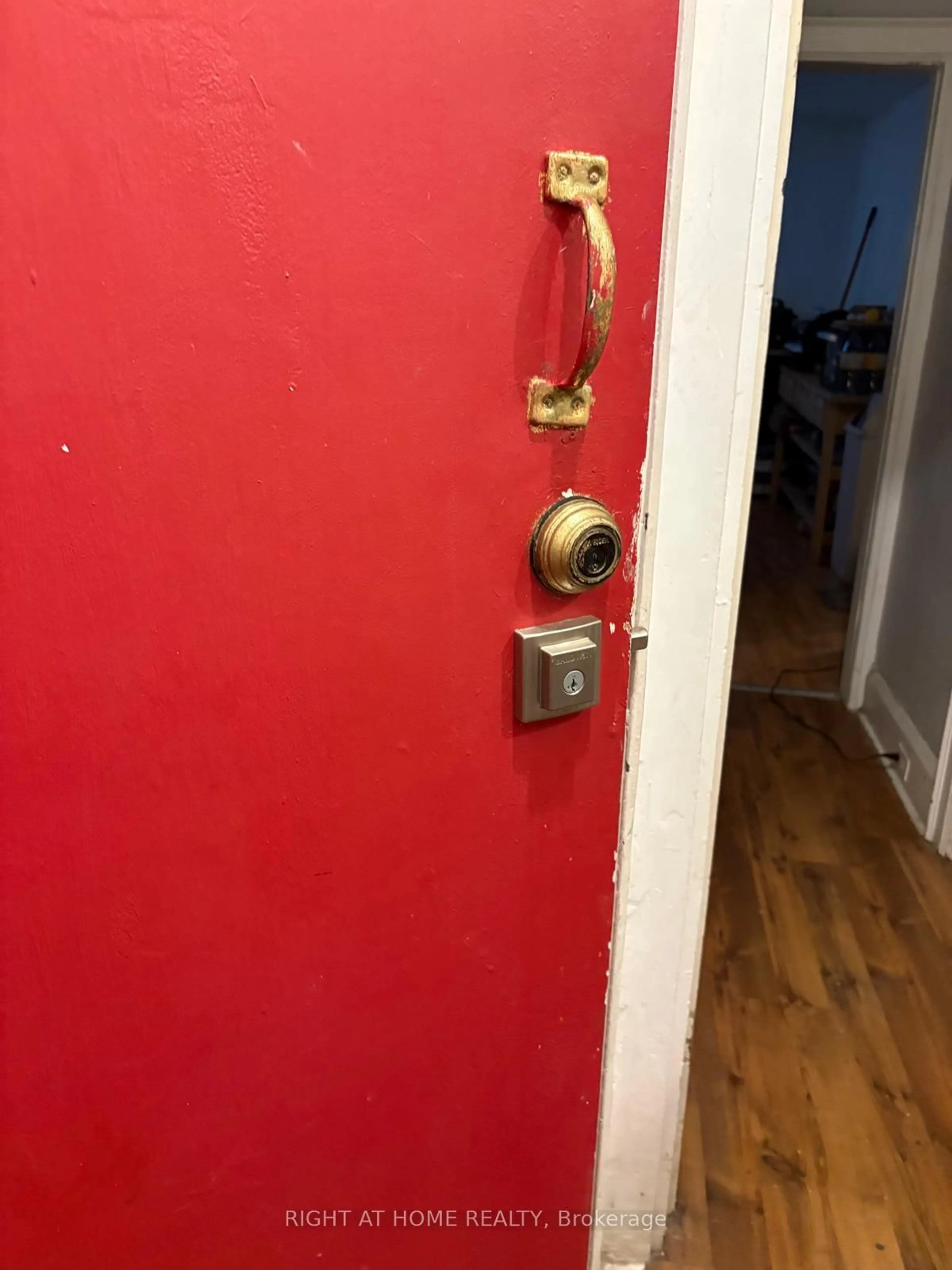 A pic of a room for 1103 1/2 Davenport Rd, Toronto Ontario M6G 2C3
