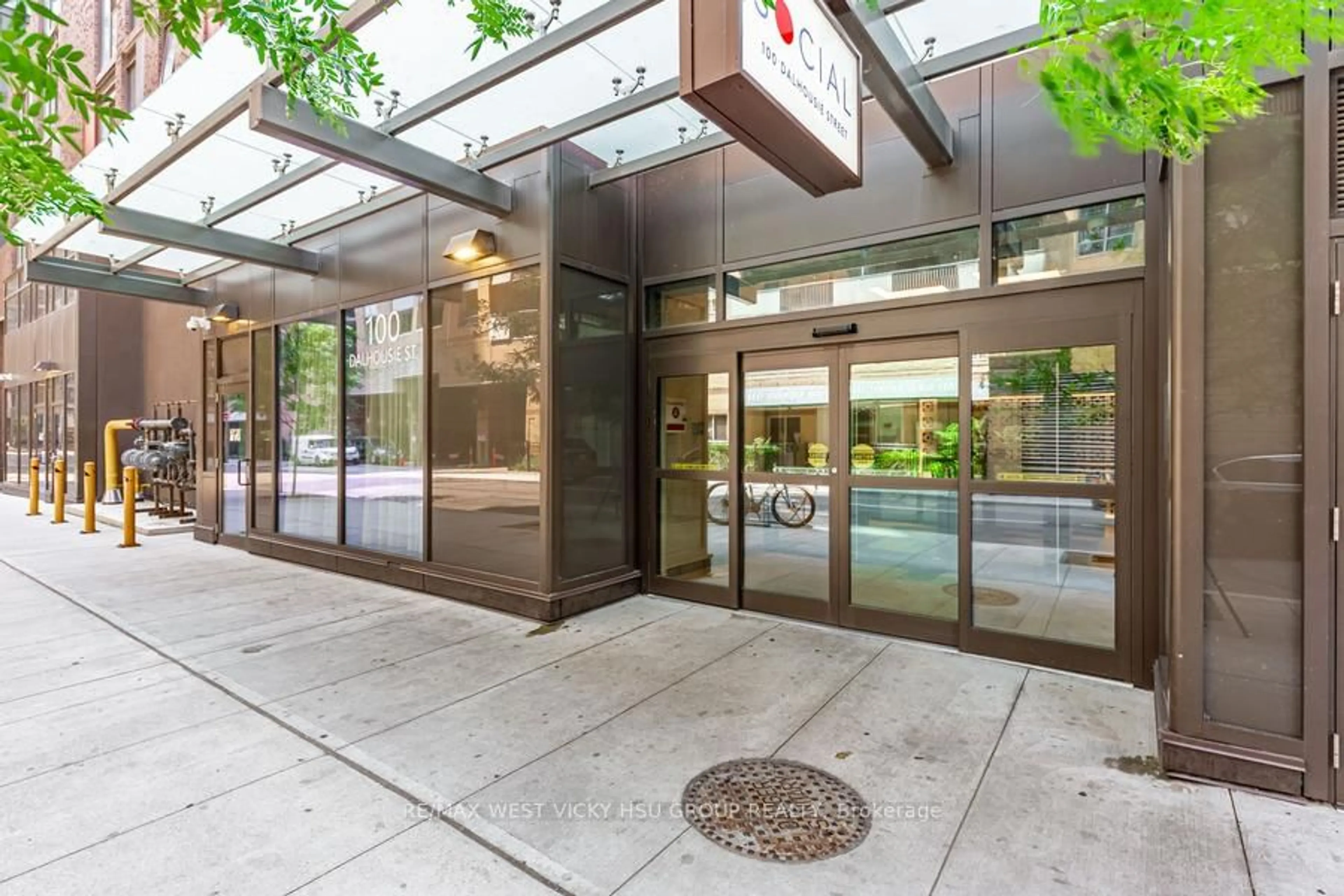 Indoor foyer for 100 Dalhousie St #3301, Toronto Ontario M5B 0C7