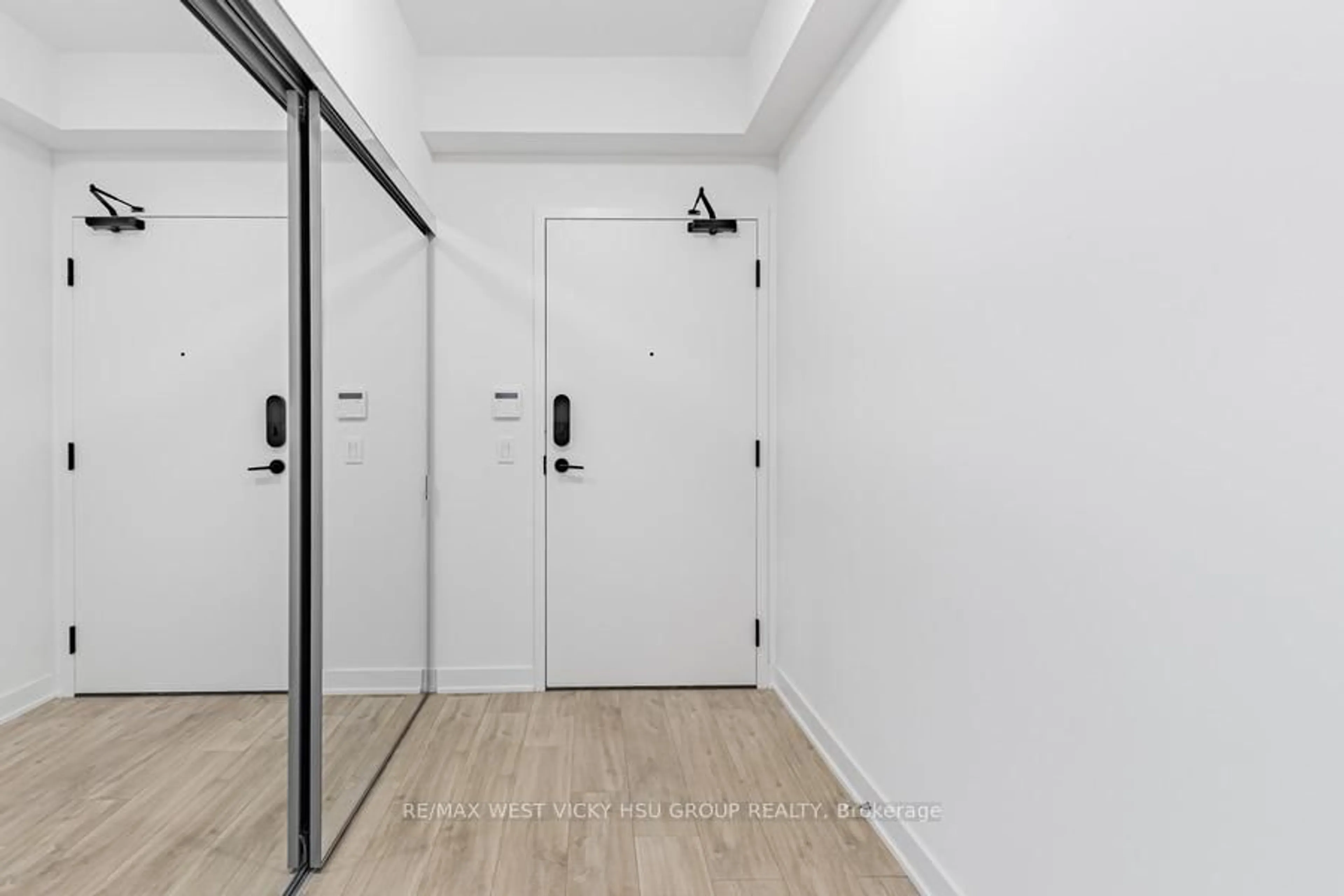 Indoor entryway for 100 Dalhousie St #3301, Toronto Ontario M5B 0C7