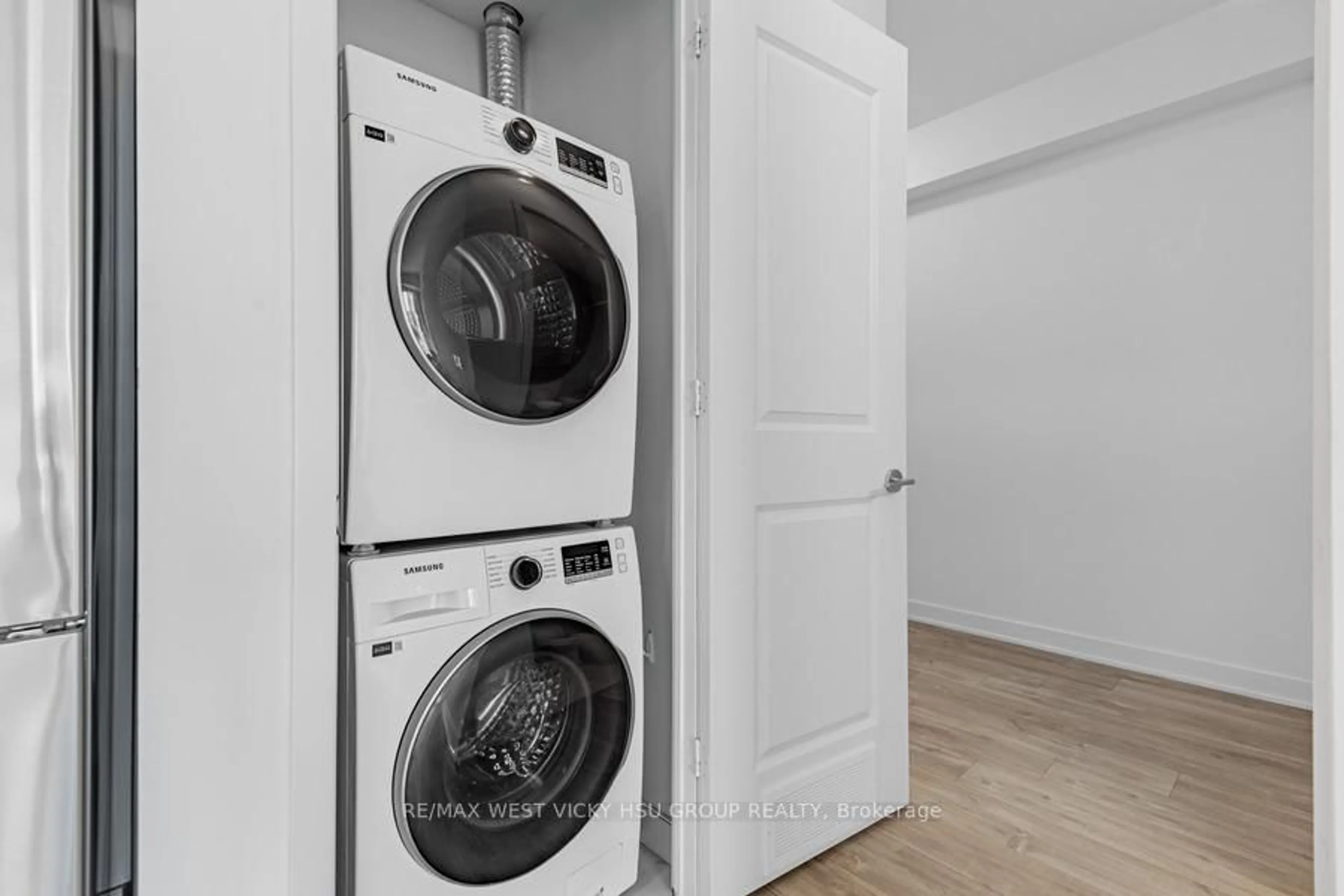Laundry room for 100 Dalhousie St #3301, Toronto Ontario M5B 0C7