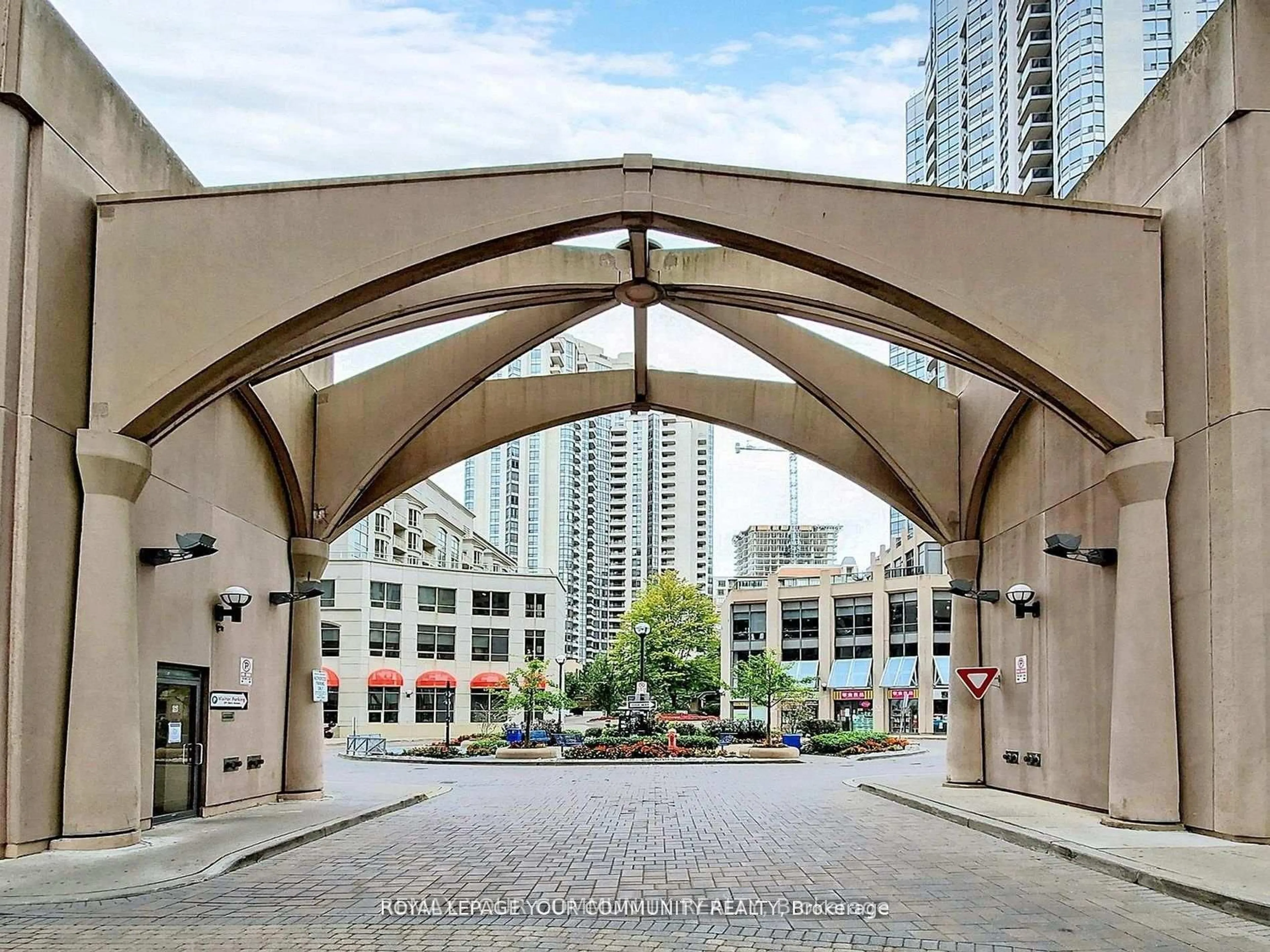 Indoor foyer for 15 Northtown Way #929, Toronto Ontario M2N 7A2