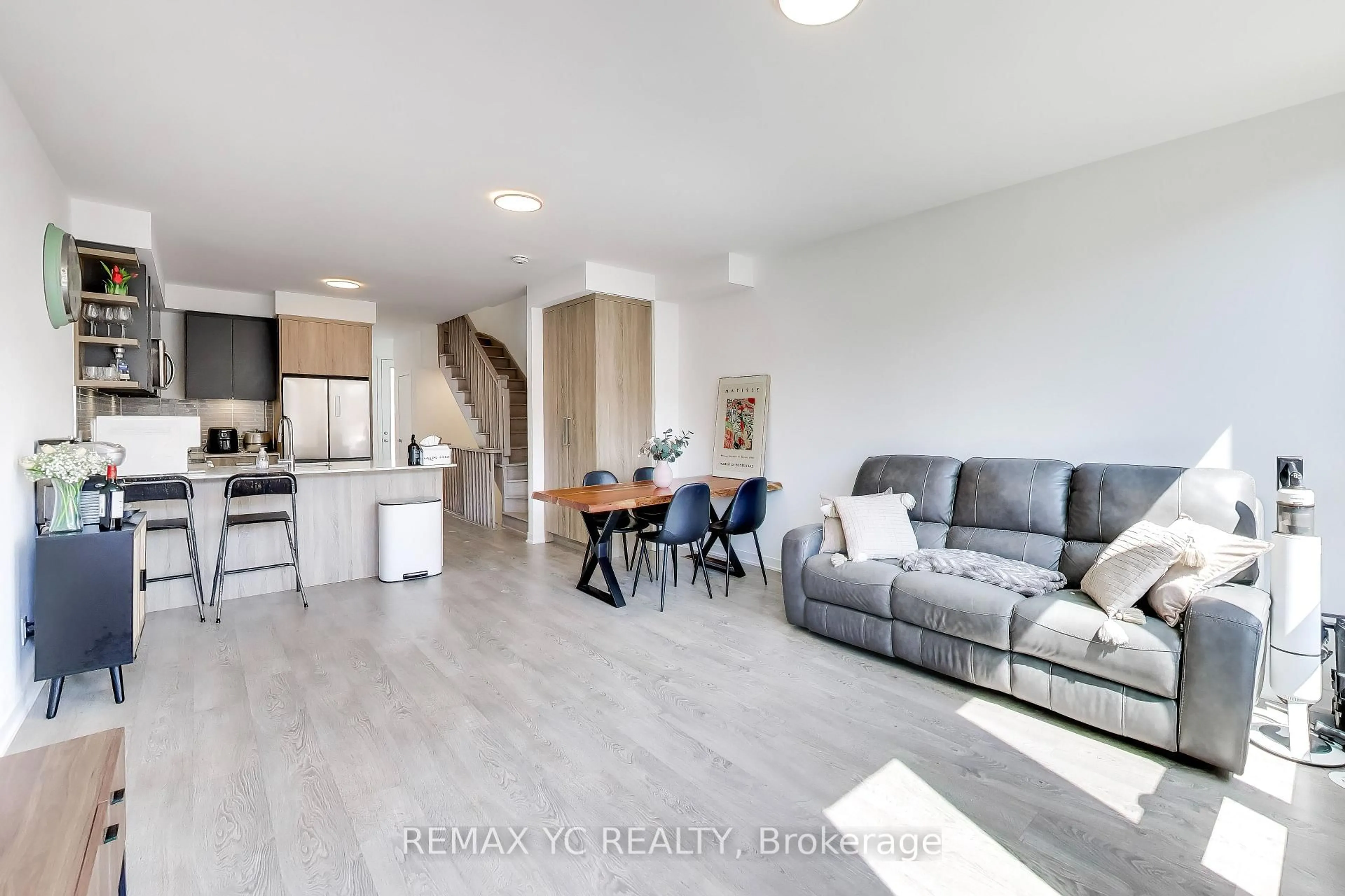 Living room with furniture, unknown for 18 Deep Roots Terr, Toronto Ontario M6A 0G1