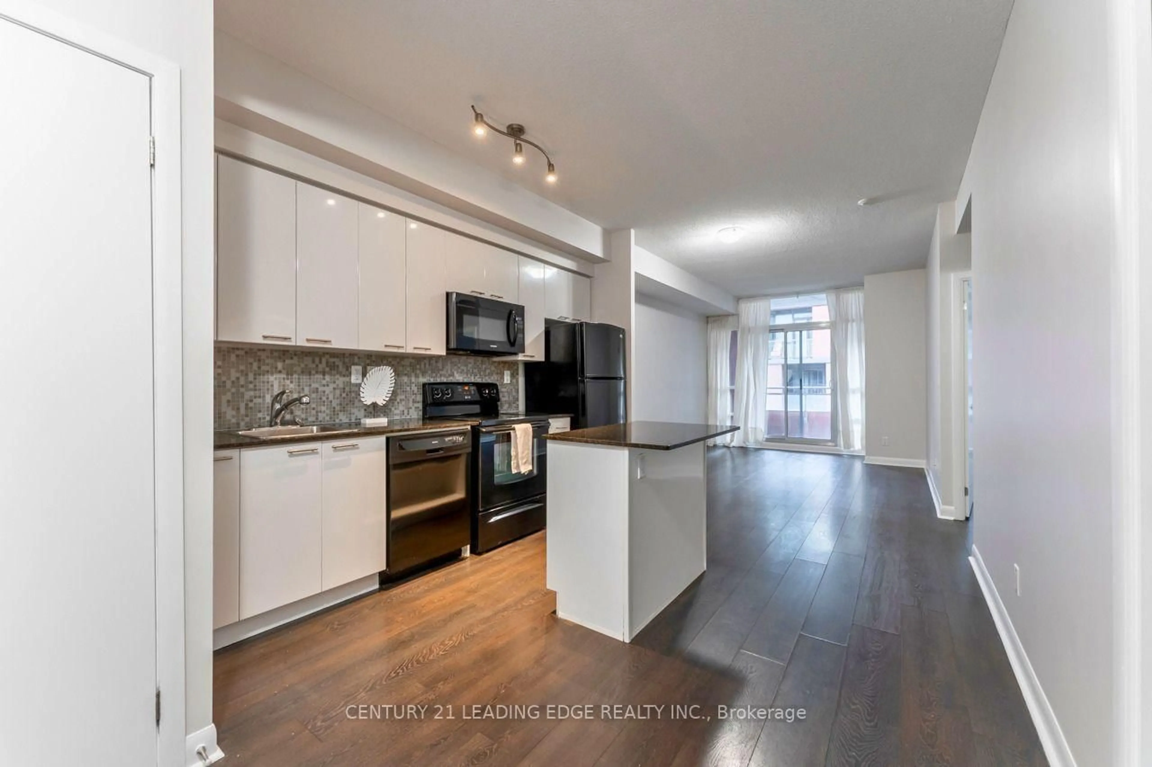 Open concept kitchen, unknown for 15 Bruyeres Mews #517, Toronto Ontario M5V 0A7