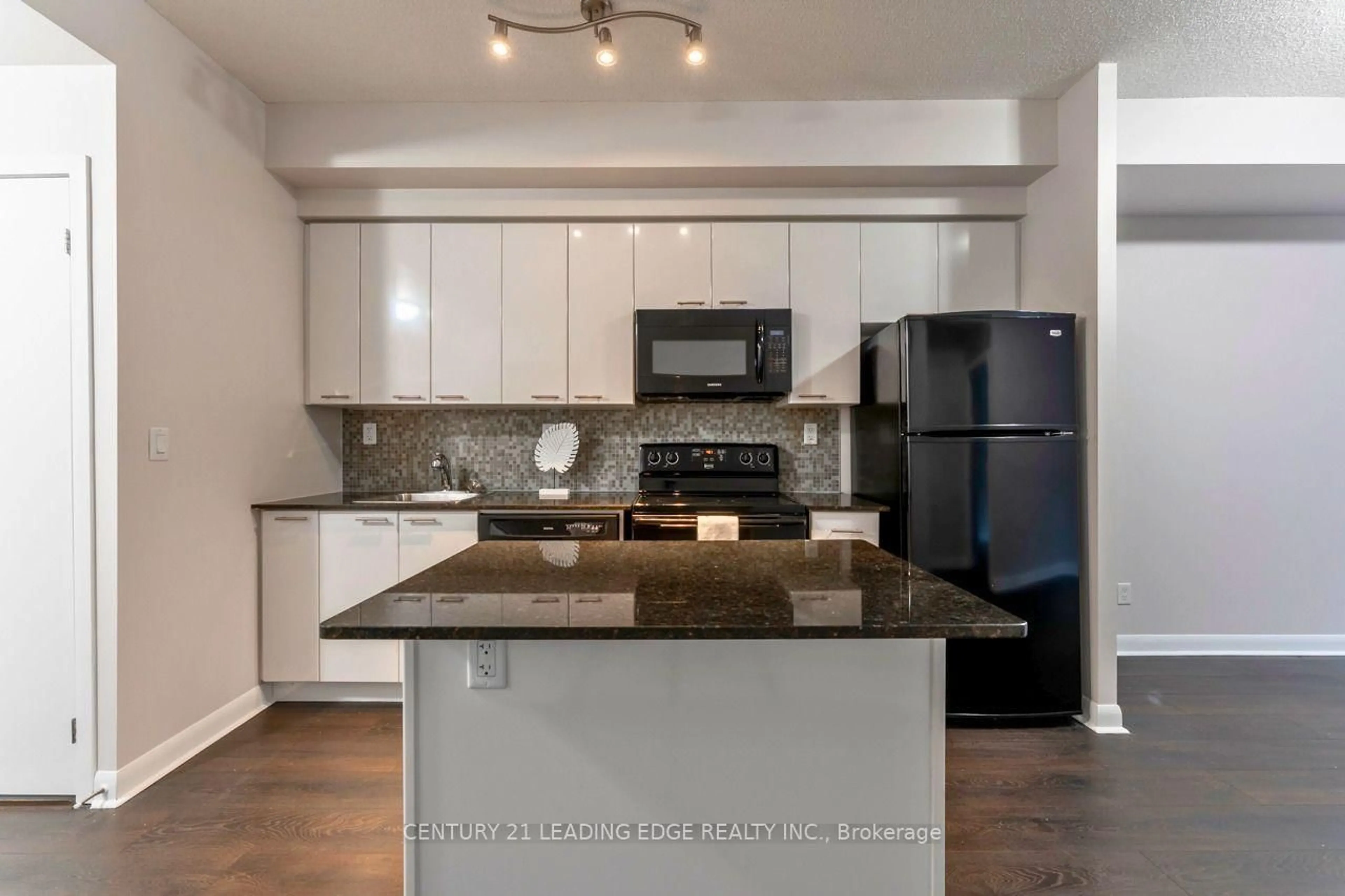 Open concept kitchen, unknown for 15 Bruyeres Mews #517, Toronto Ontario M5V 0A7