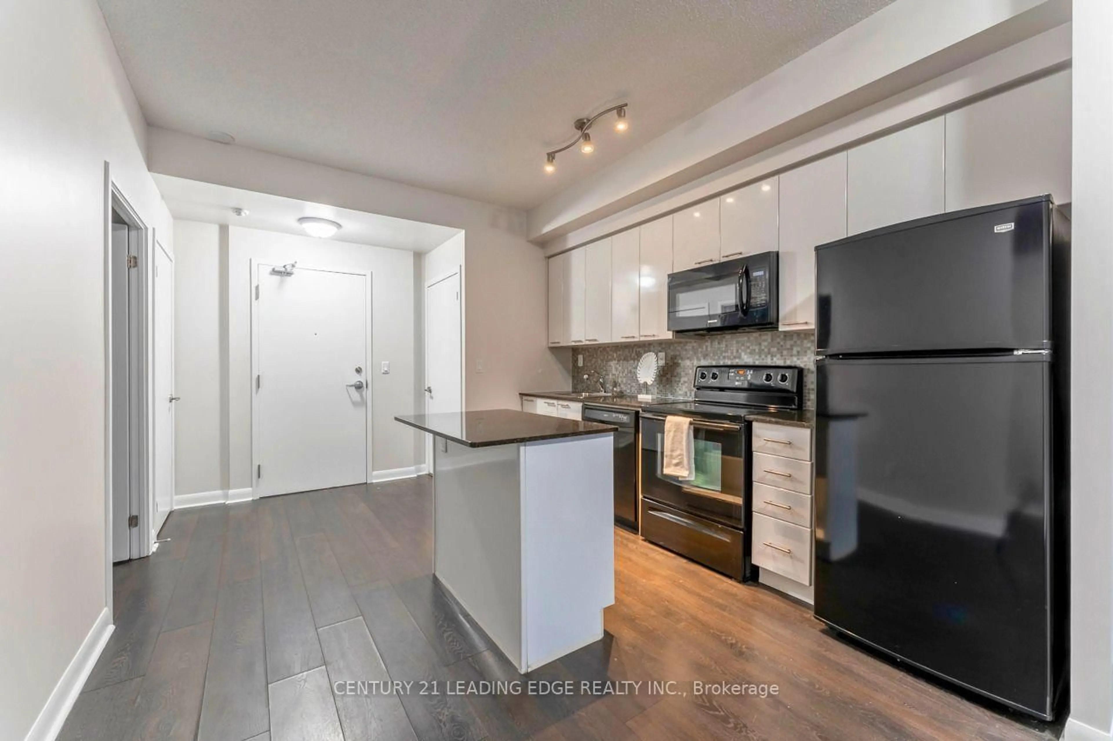 Open concept kitchen, unknown for 15 Bruyeres Mews #517, Toronto Ontario M5V 0A7