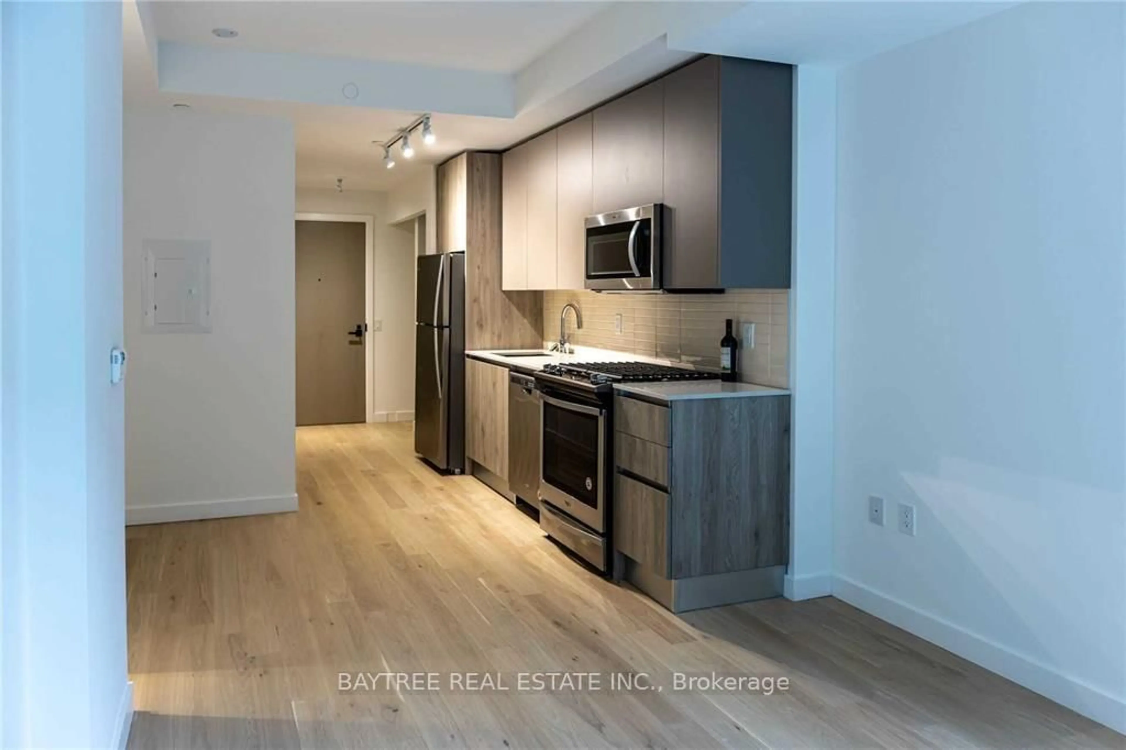 Standard kitchen, unknown for 2A Church St #804, Toronto Ontario M5E 0E1